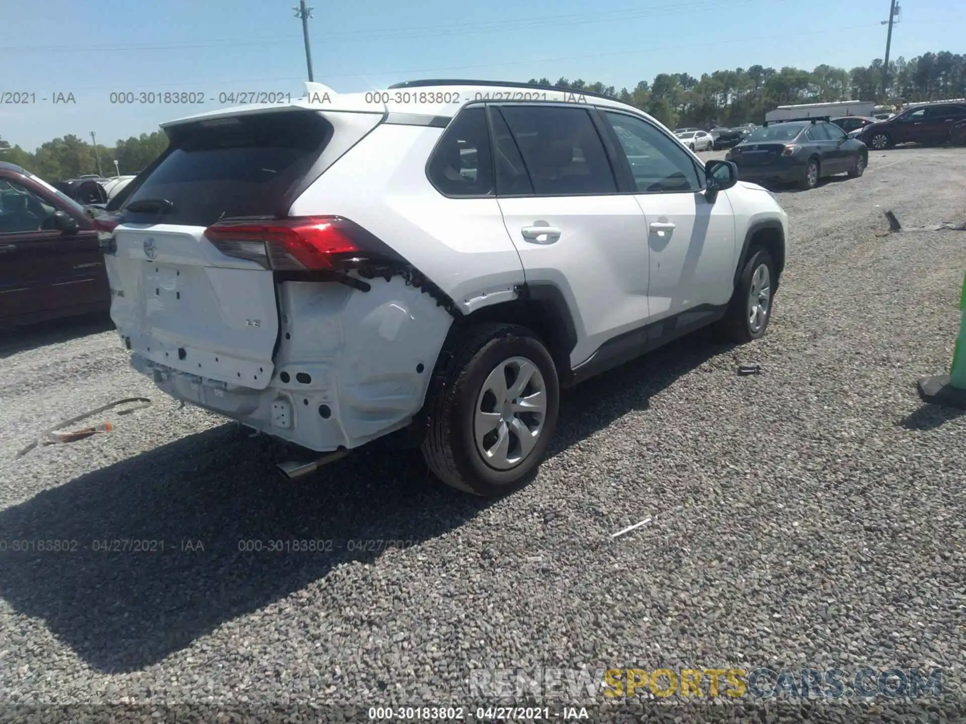 4 Photograph of a damaged car 2T3H1RFV9LW061645 TOYOTA RAV4 2020