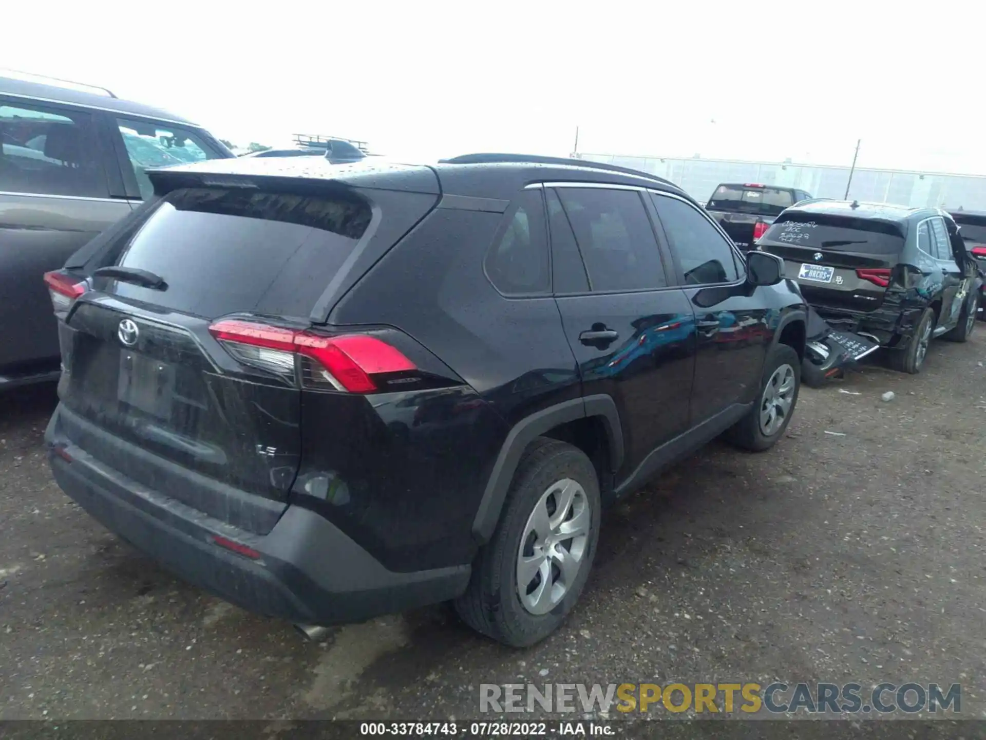 4 Photograph of a damaged car 2T3H1RFV9LW069227 TOYOTA RAV4 2020