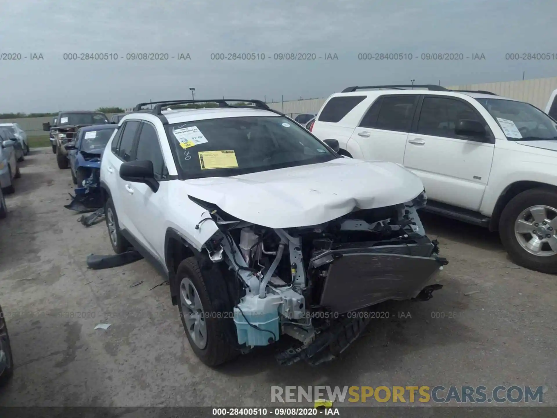 1 Photograph of a damaged car 2T3H1RFV9LW071737 TOYOTA RAV4 2020