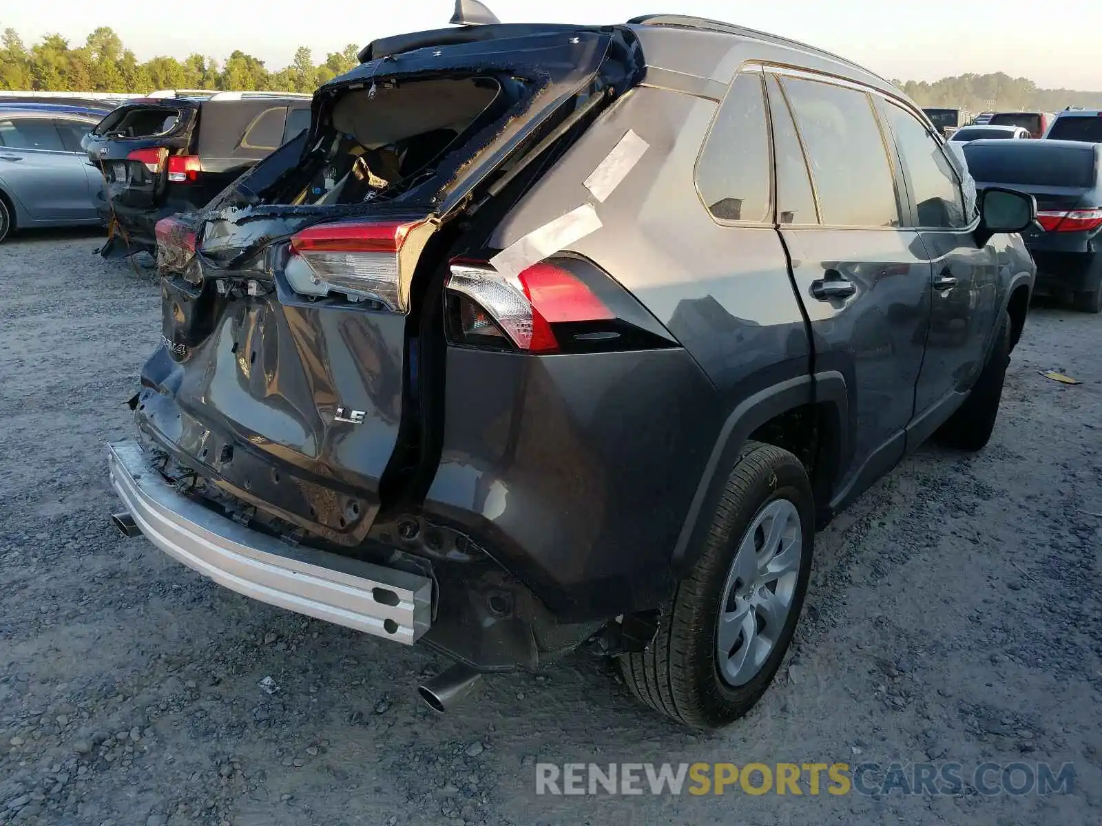 4 Photograph of a damaged car 2T3H1RFV9LW073472 TOYOTA RAV4 2020