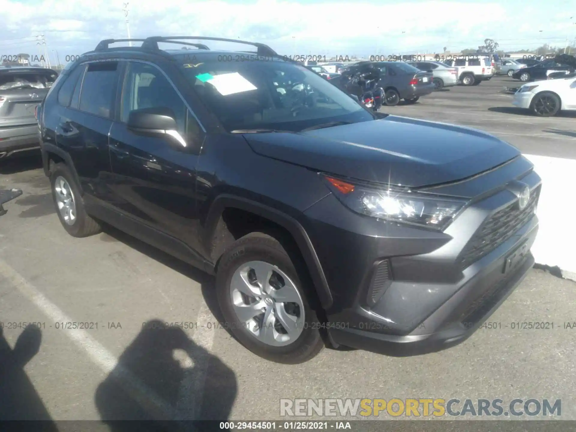 1 Photograph of a damaged car 2T3H1RFV9LW082513 TOYOTA RAV4 2020