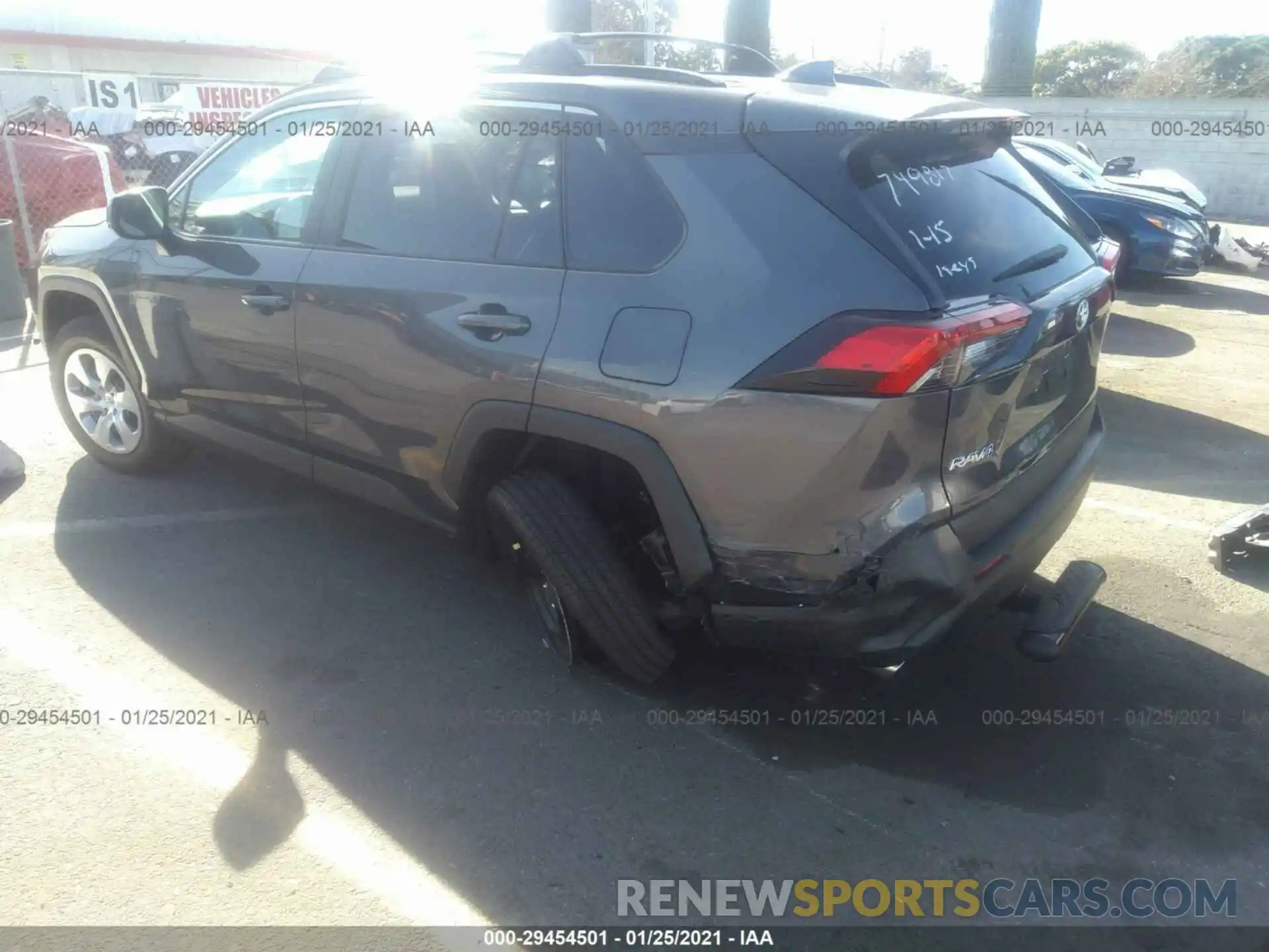 3 Photograph of a damaged car 2T3H1RFV9LW082513 TOYOTA RAV4 2020