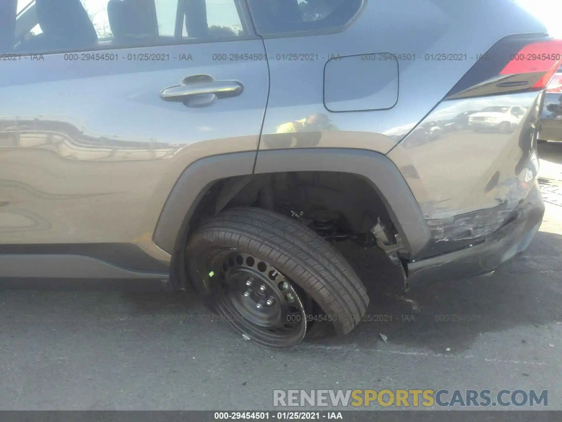 6 Photograph of a damaged car 2T3H1RFV9LW082513 TOYOTA RAV4 2020