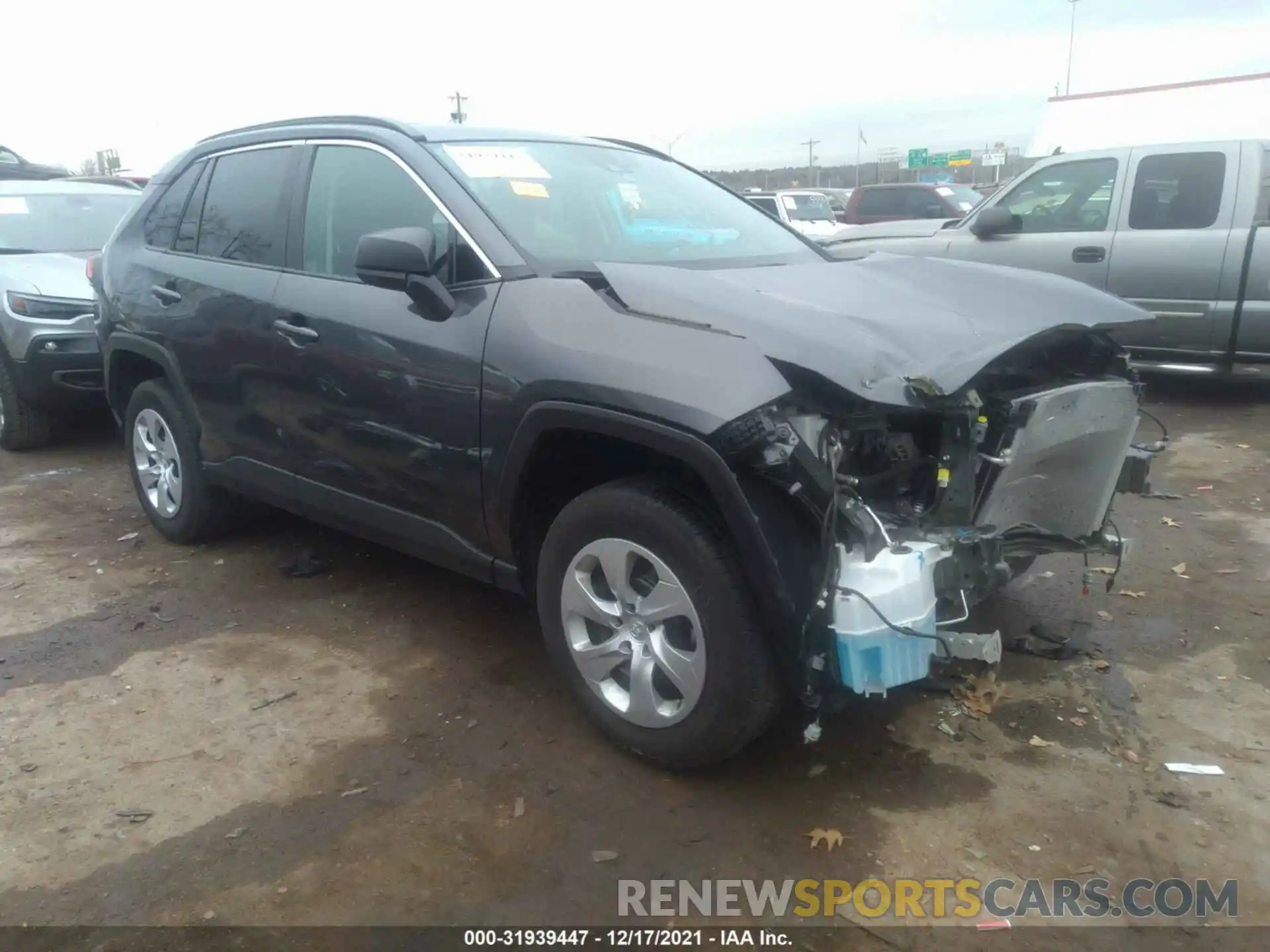 1 Photograph of a damaged car 2T3H1RFV9LW085640 TOYOTA RAV4 2020