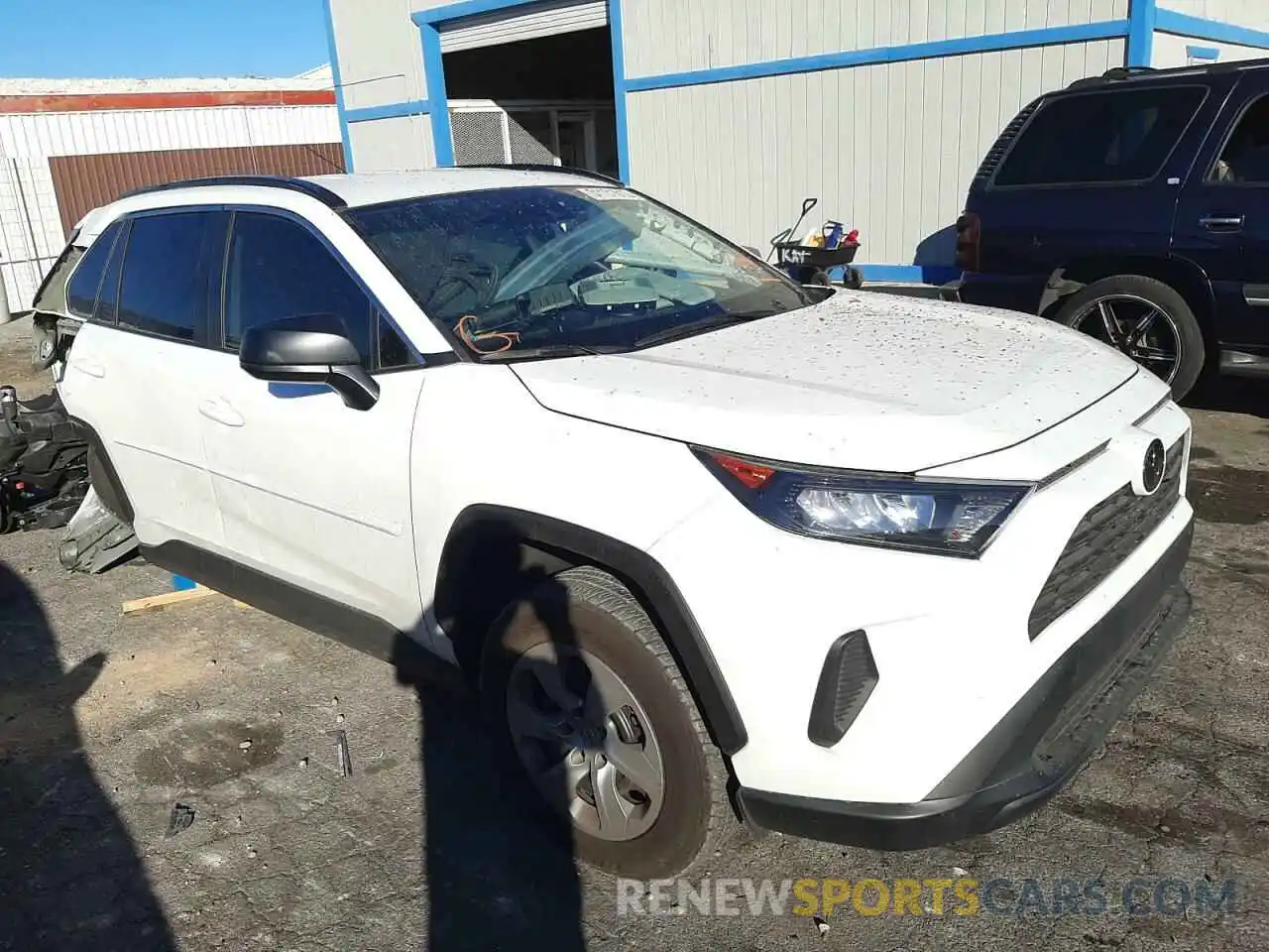 1 Photograph of a damaged car 2T3H1RFV9LW093852 TOYOTA RAV4 2020