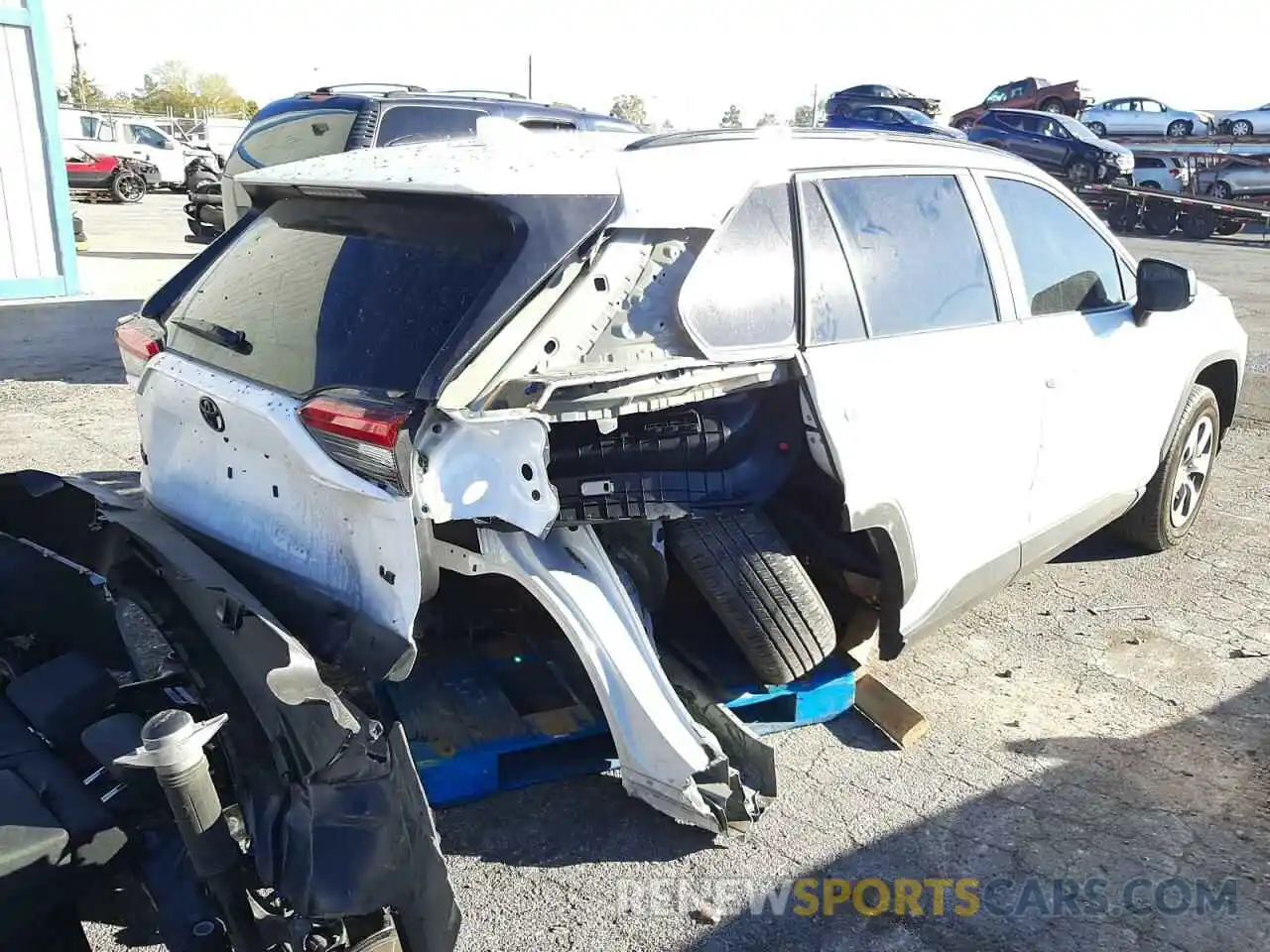 4 Photograph of a damaged car 2T3H1RFV9LW093852 TOYOTA RAV4 2020