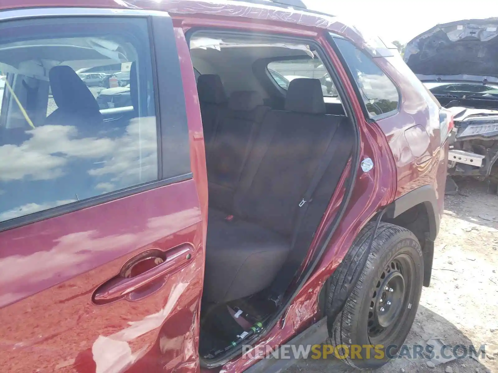 9 Photograph of a damaged car 2T3H1RFV9LW096900 TOYOTA RAV4 2020