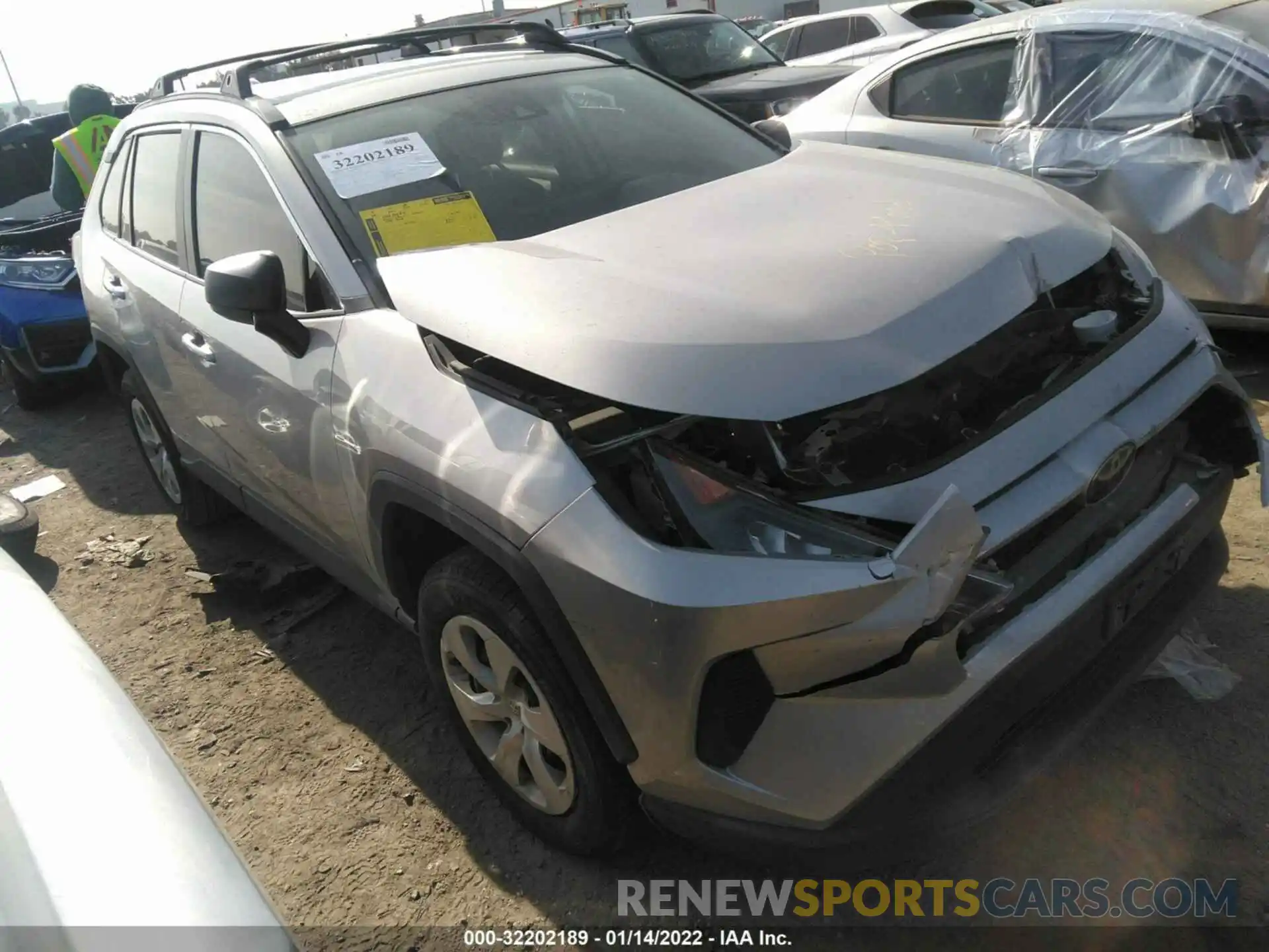 1 Photograph of a damaged car 2T3H1RFVXLC035203 TOYOTA RAV4 2020