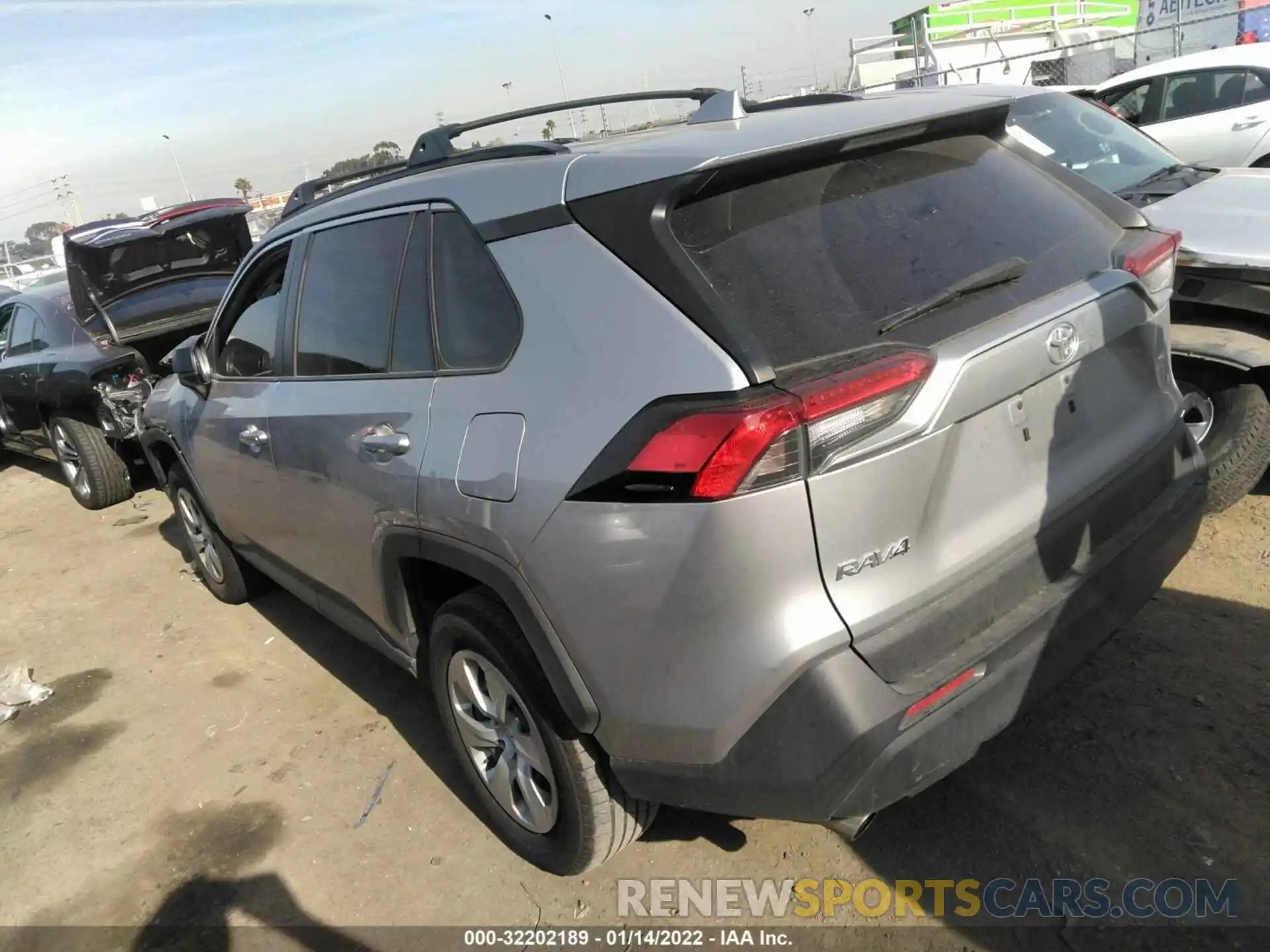 3 Фотография поврежденного автомобиля 2T3H1RFVXLC035203 TOYOTA RAV4 2020