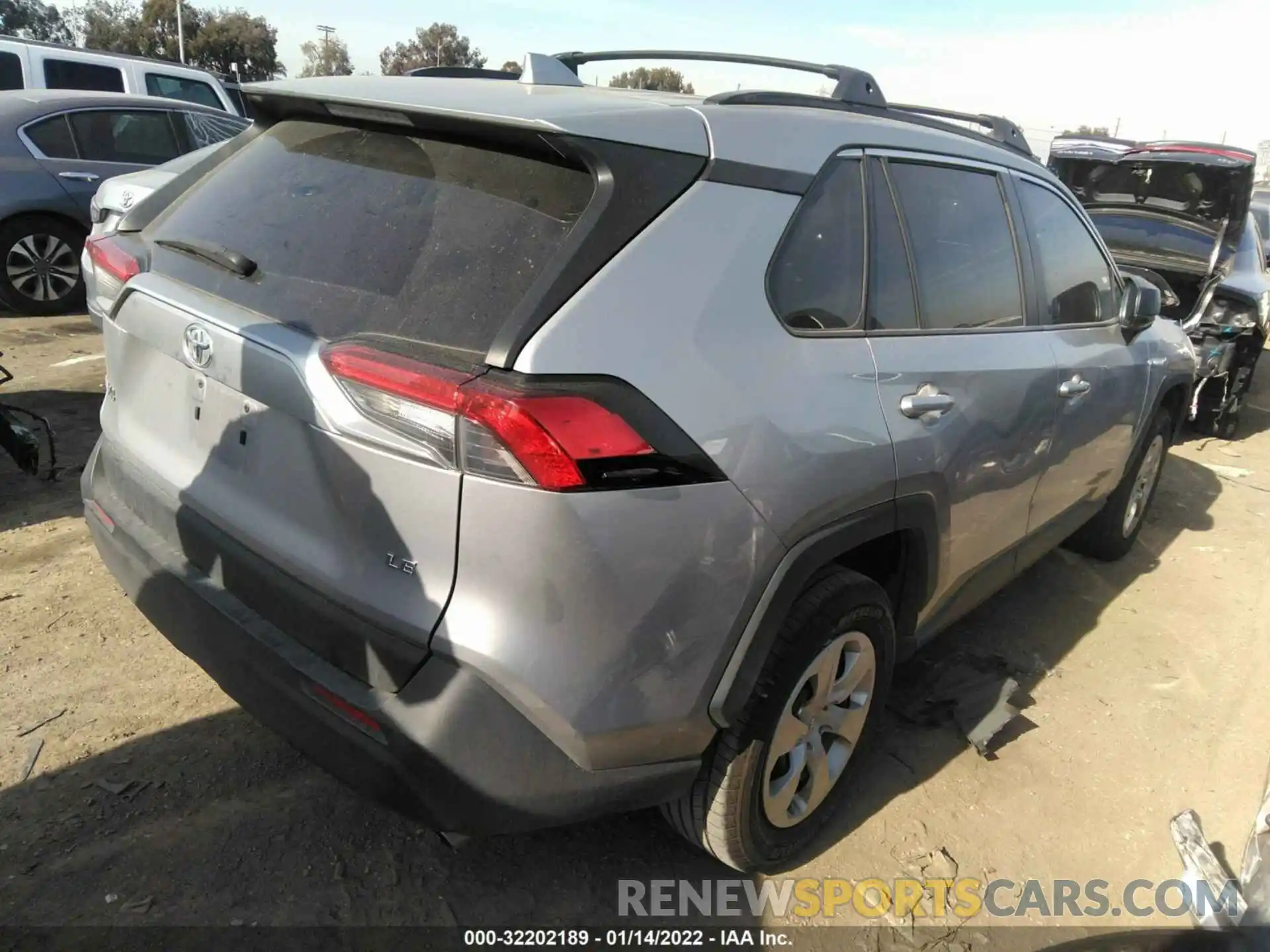 4 Фотография поврежденного автомобиля 2T3H1RFVXLC035203 TOYOTA RAV4 2020