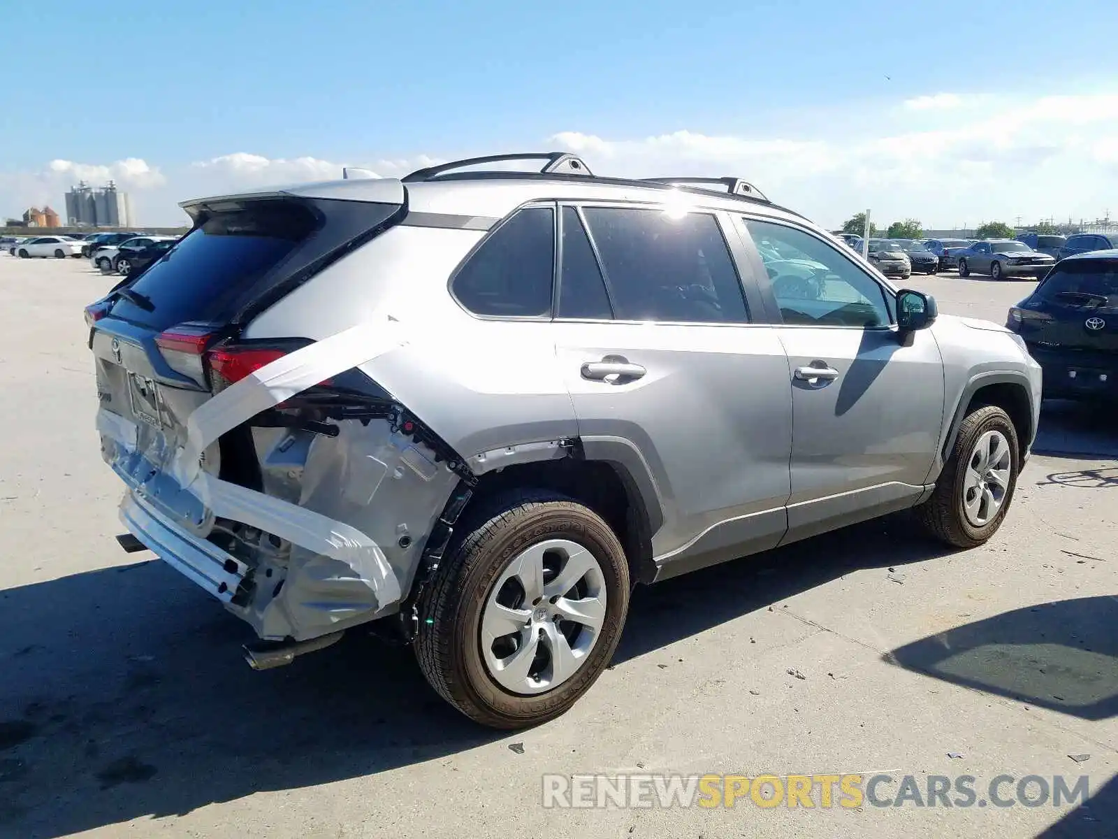 4 Photograph of a damaged car 2T3H1RFVXLC038246 TOYOTA RAV4 2020