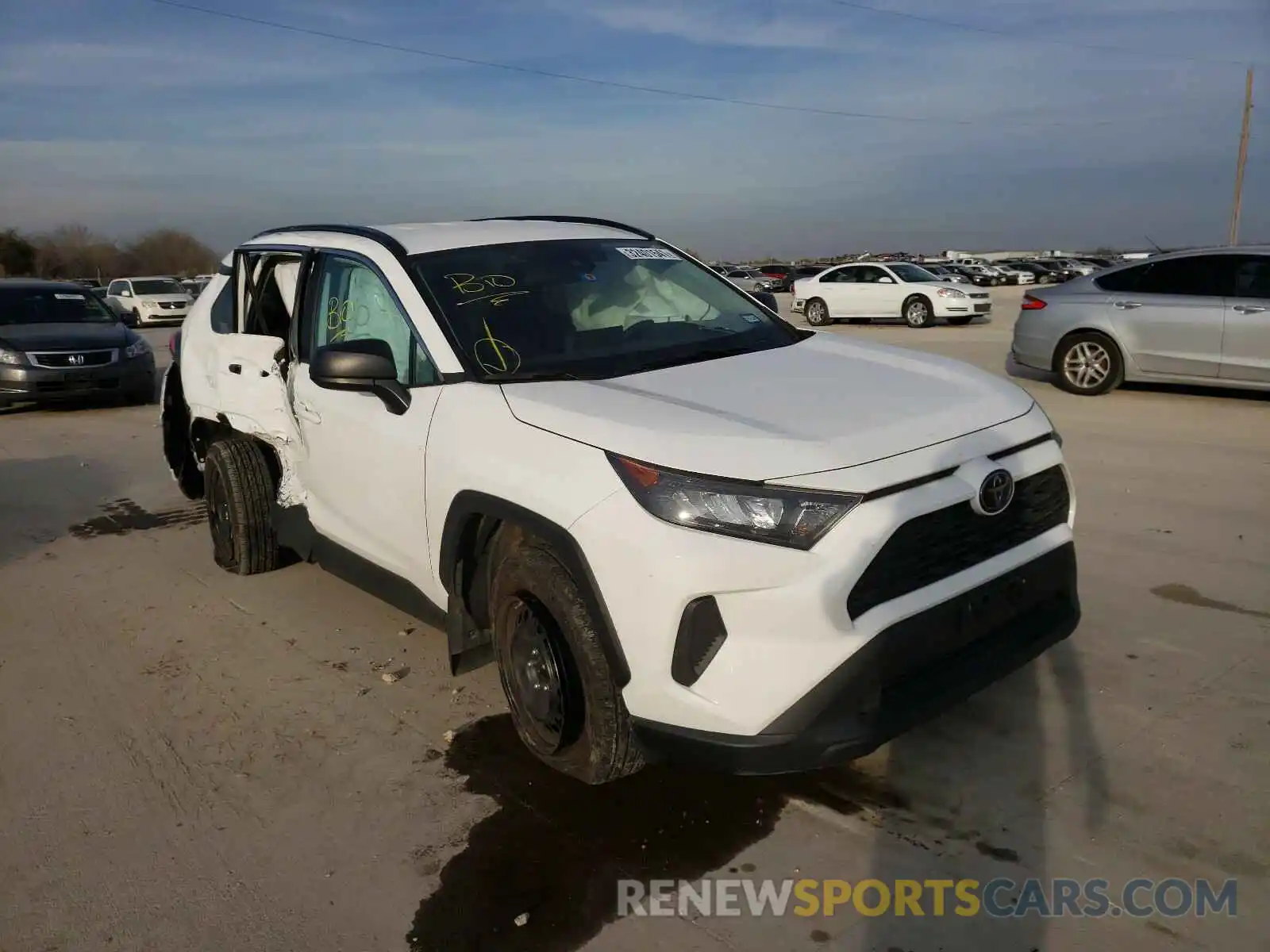 1 Photograph of a damaged car 2T3H1RFVXLC040840 TOYOTA RAV4 2020