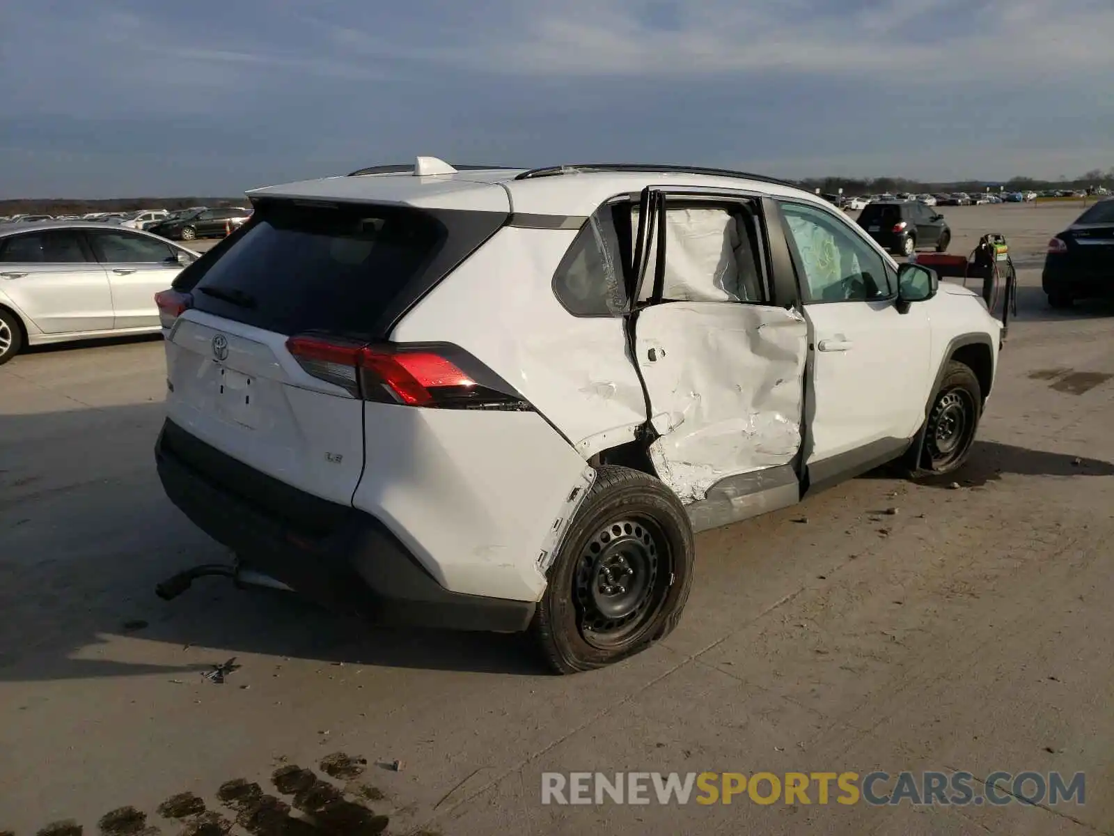 4 Photograph of a damaged car 2T3H1RFVXLC040840 TOYOTA RAV4 2020