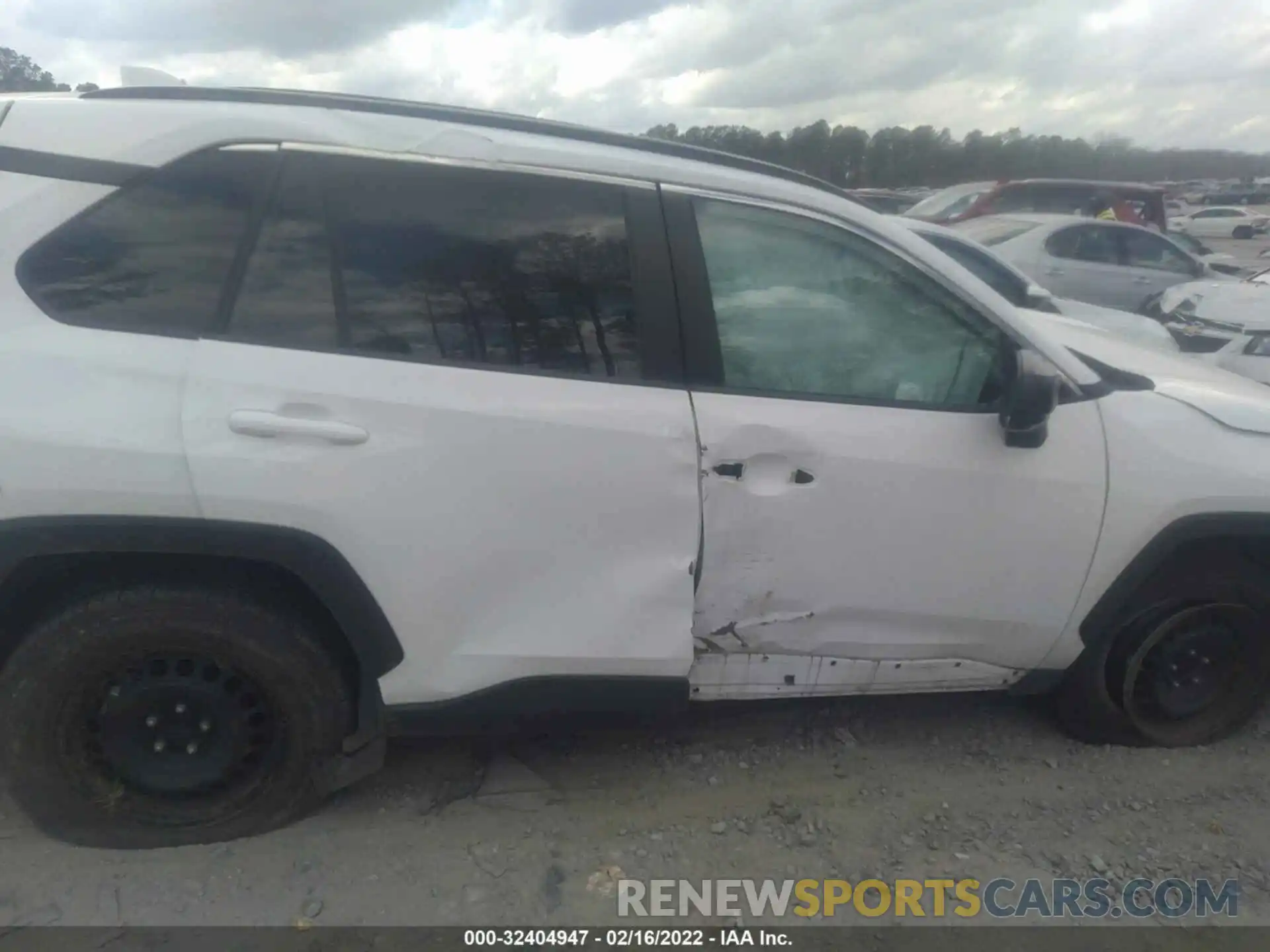 6 Photograph of a damaged car 2T3H1RFVXLC048114 TOYOTA RAV4 2020