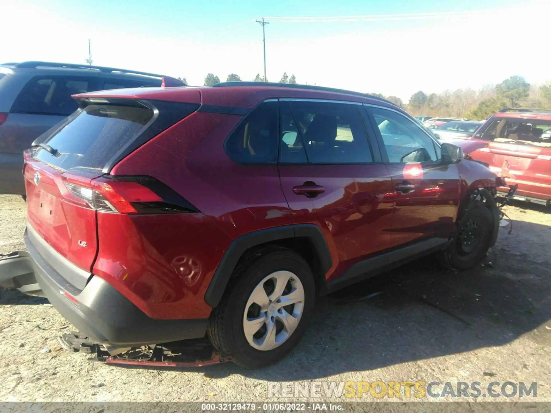 4 Photograph of a damaged car 2T3H1RFVXLC048629 TOYOTA RAV4 2020