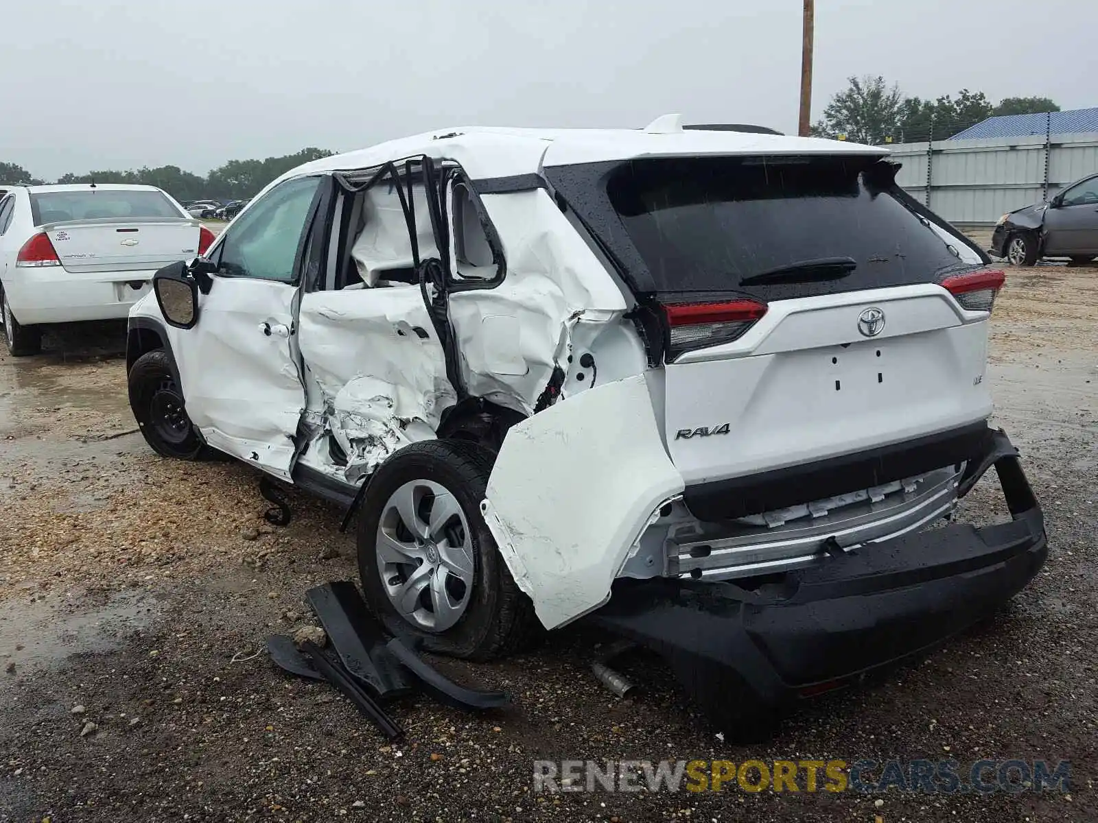 3 Photograph of a damaged car 2T3H1RFVXLC050462 TOYOTA RAV4 2020