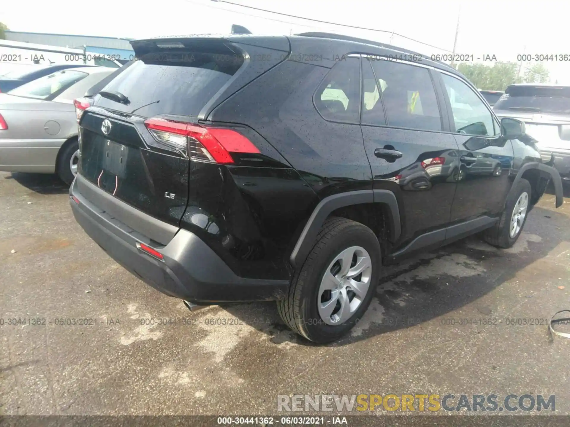 4 Photograph of a damaged car 2T3H1RFVXLC050770 TOYOTA RAV4 2020