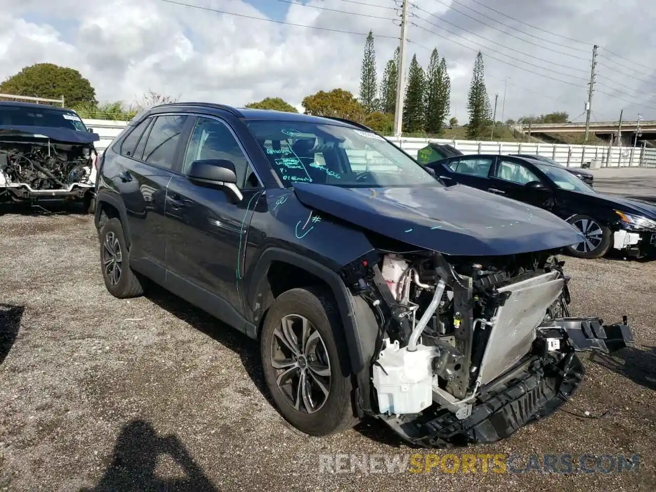 1 Photograph of a damaged car 2T3H1RFVXLC057816 TOYOTA RAV4 2020