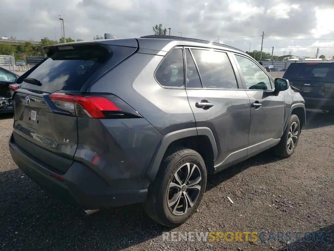 4 Photograph of a damaged car 2T3H1RFVXLC057816 TOYOTA RAV4 2020