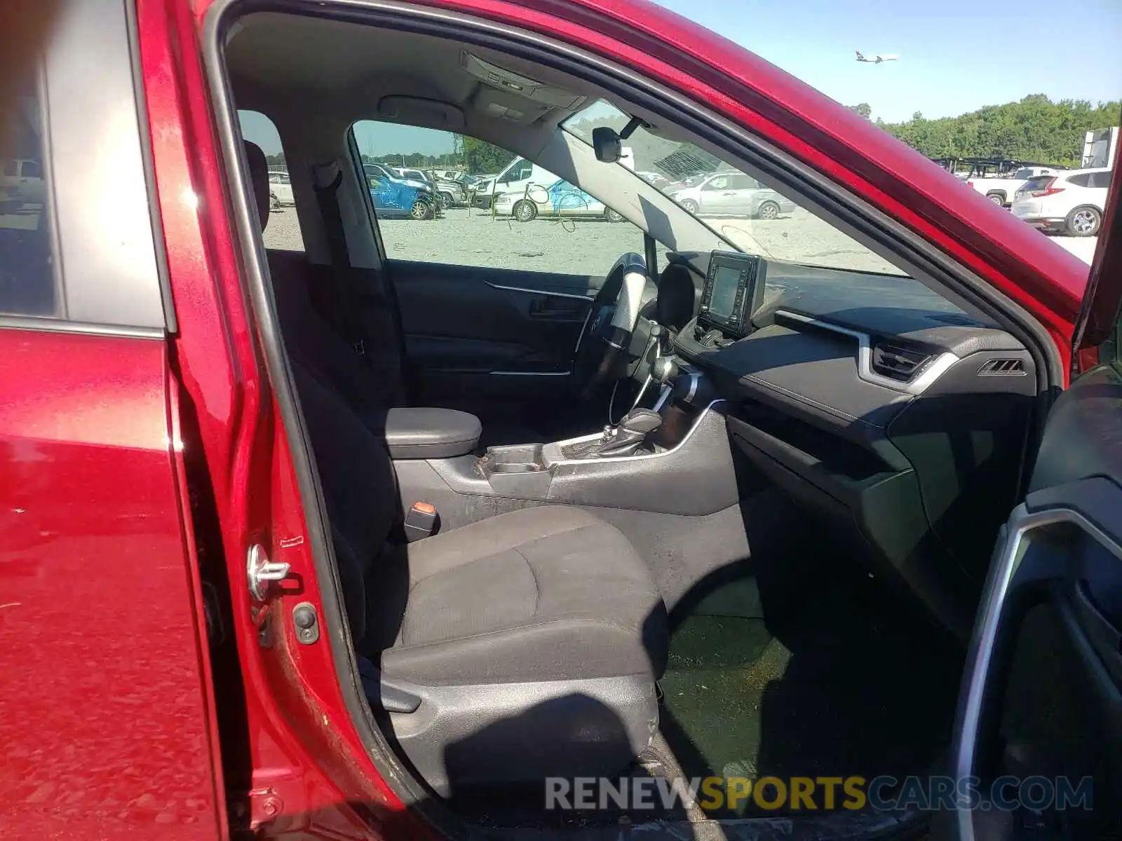 5 Photograph of a damaged car 2T3H1RFVXLC063258 TOYOTA RAV4 2020