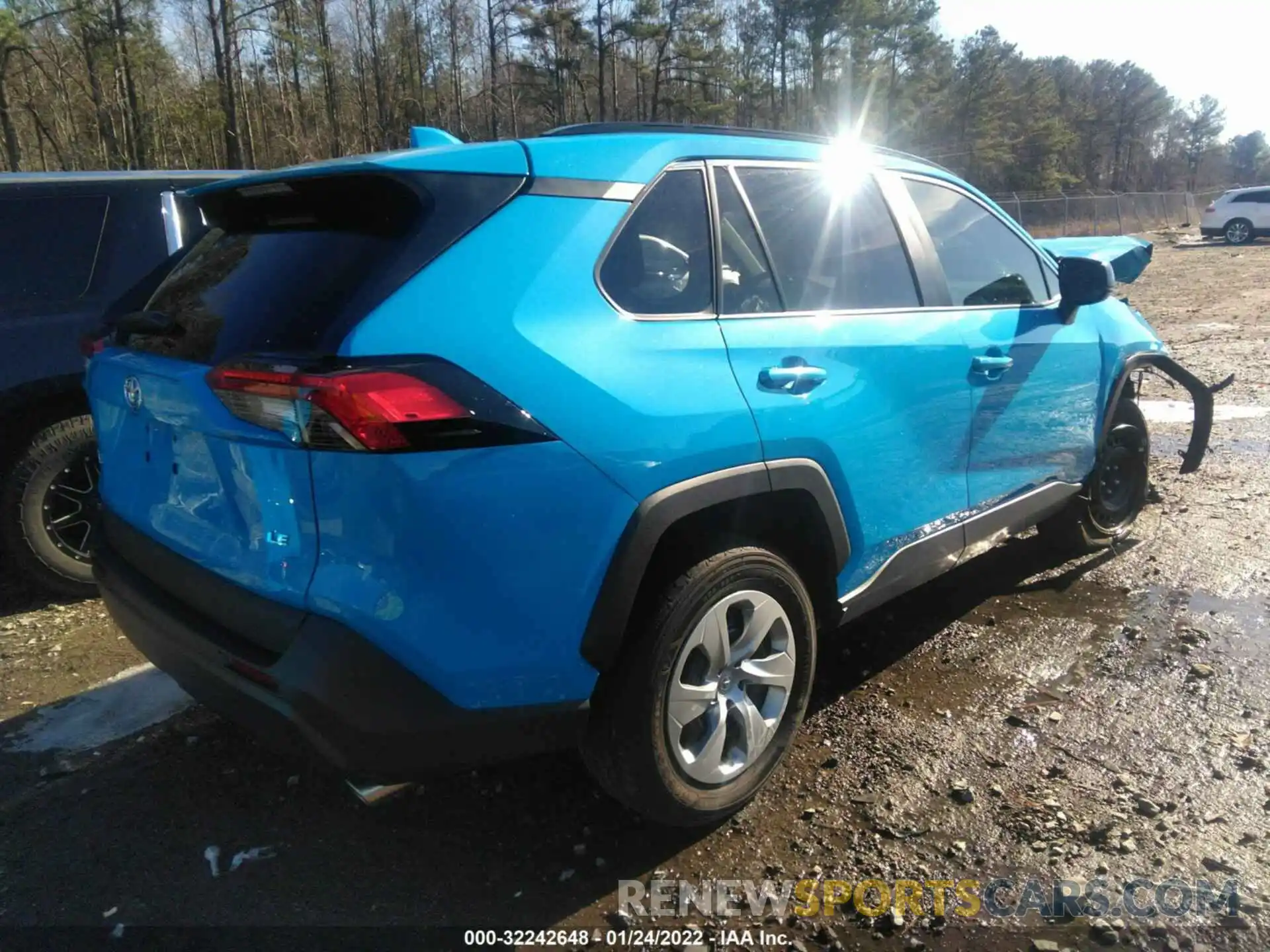 4 Photograph of a damaged car 2T3H1RFVXLC066886 TOYOTA RAV4 2020