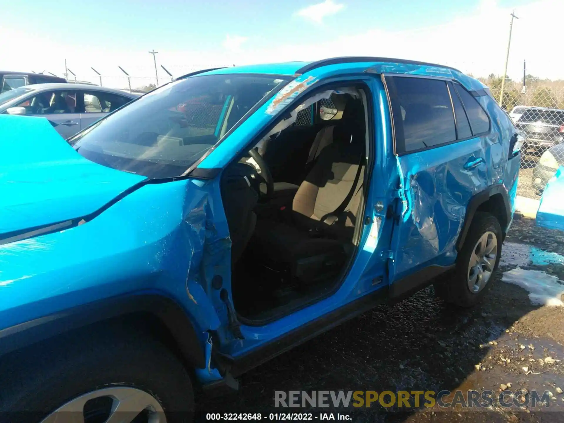 6 Photograph of a damaged car 2T3H1RFVXLC066886 TOYOTA RAV4 2020