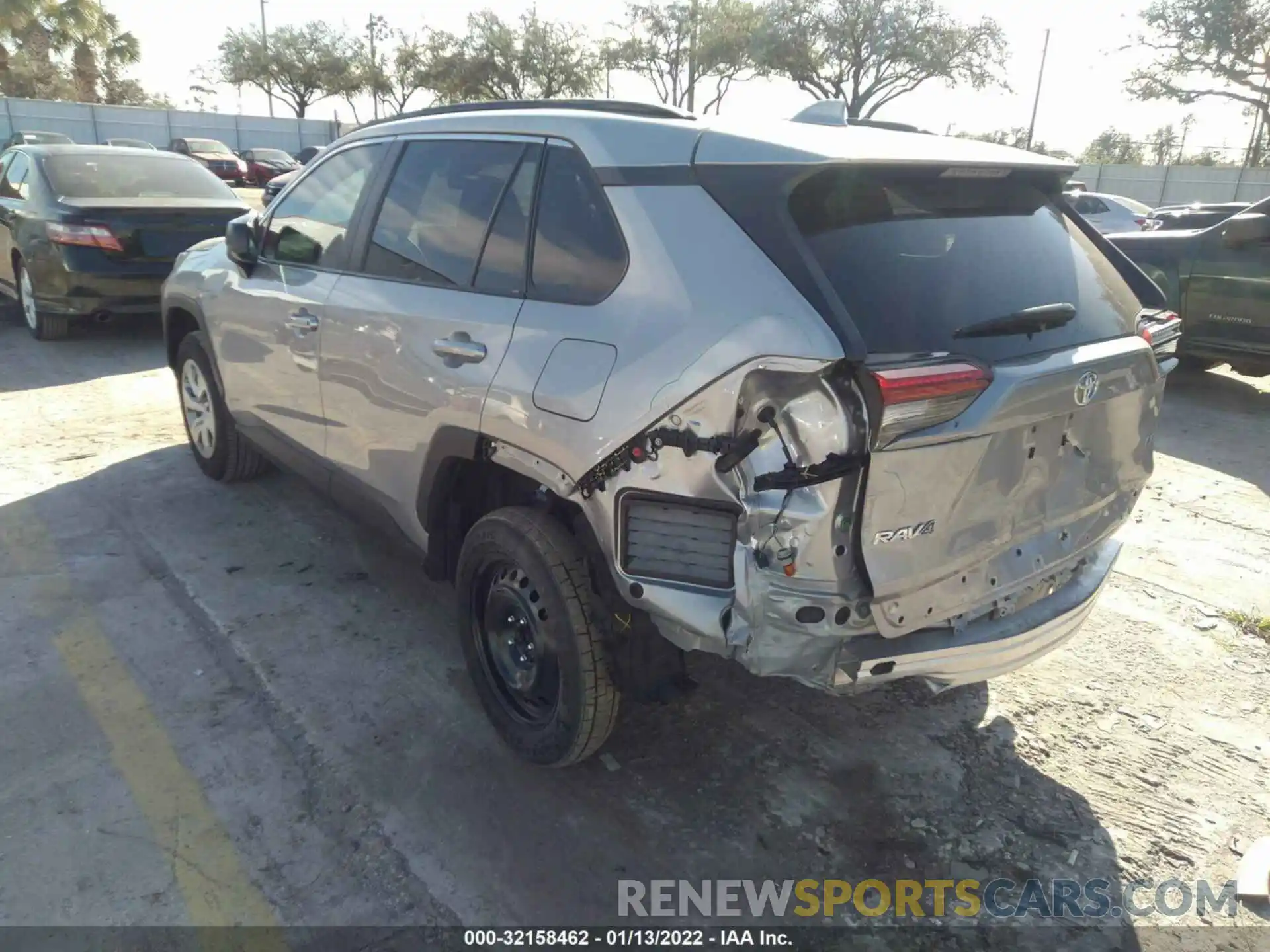 3 Фотография поврежденного автомобиля 2T3H1RFVXLC068427 TOYOTA RAV4 2020