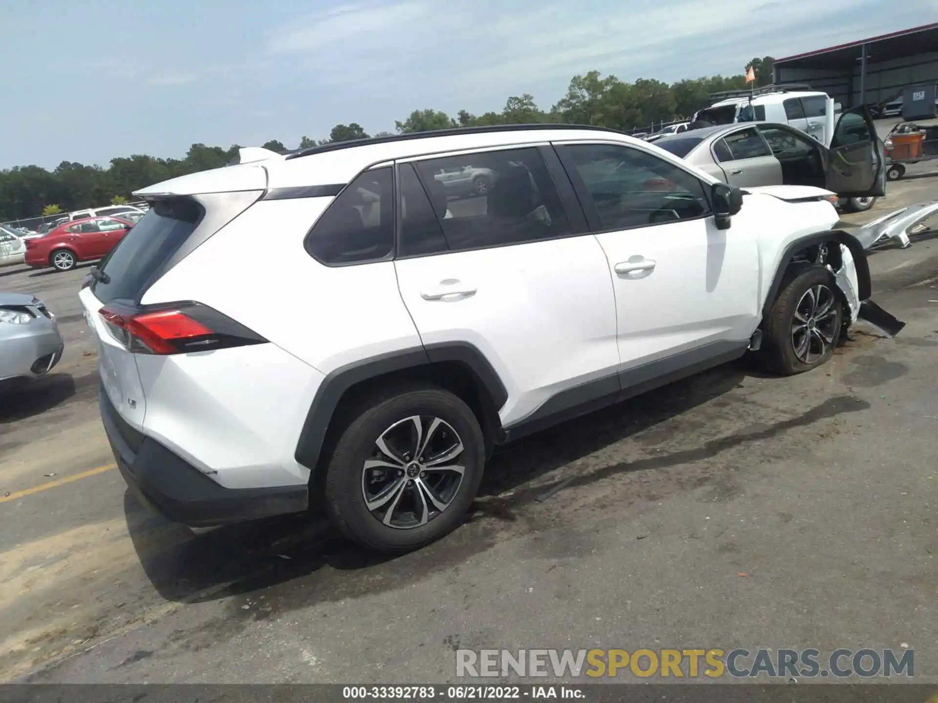 4 Photograph of a damaged car 2T3H1RFVXLC075829 TOYOTA RAV4 2020