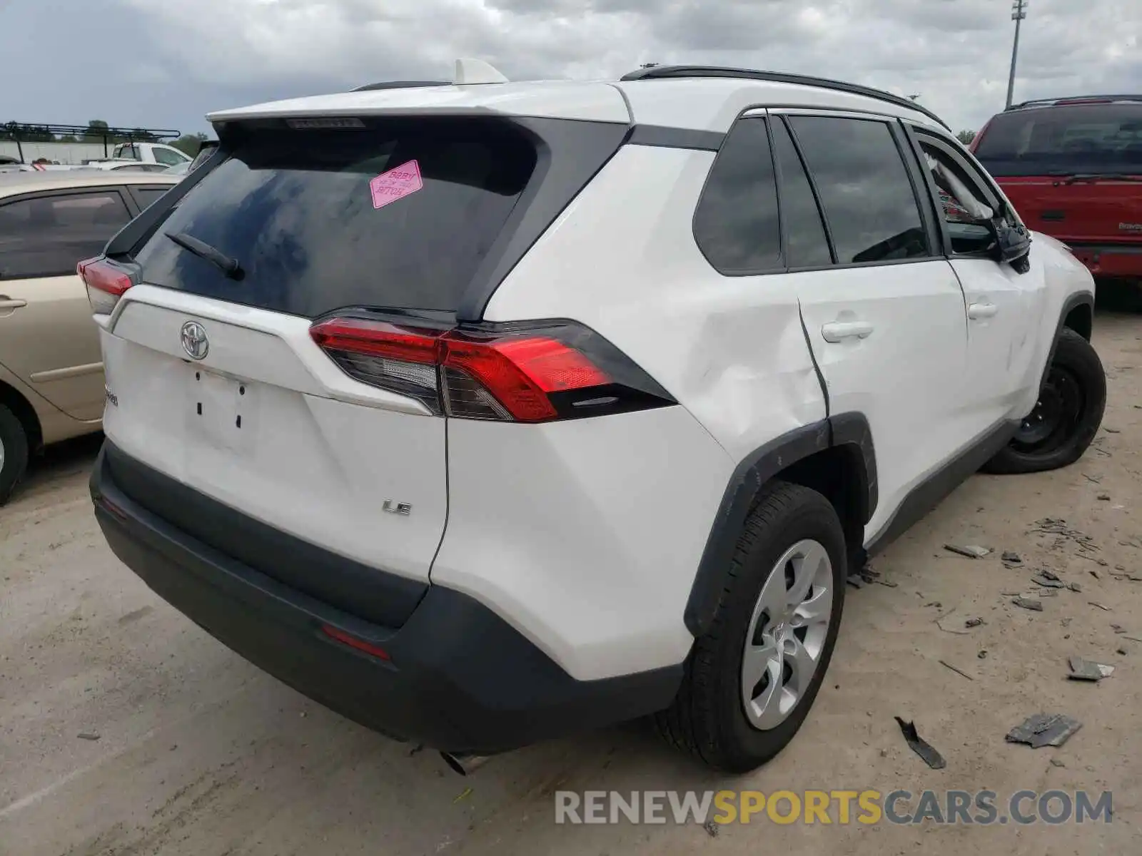 4 Photograph of a damaged car 2T3H1RFVXLC077631 TOYOTA RAV4 2020