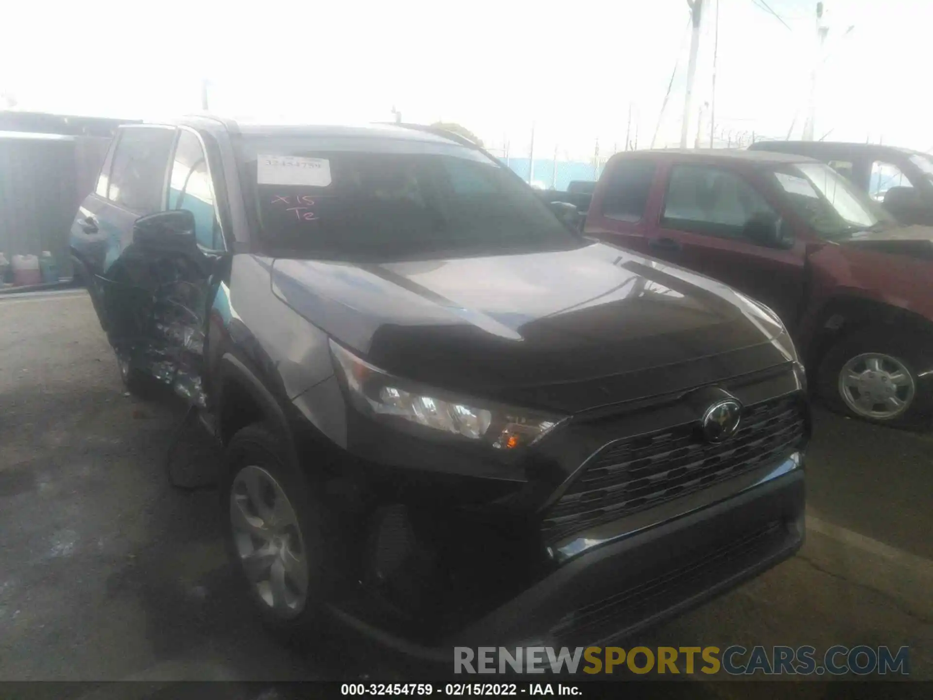 1 Photograph of a damaged car 2T3H1RFVXLC083073 TOYOTA RAV4 2020