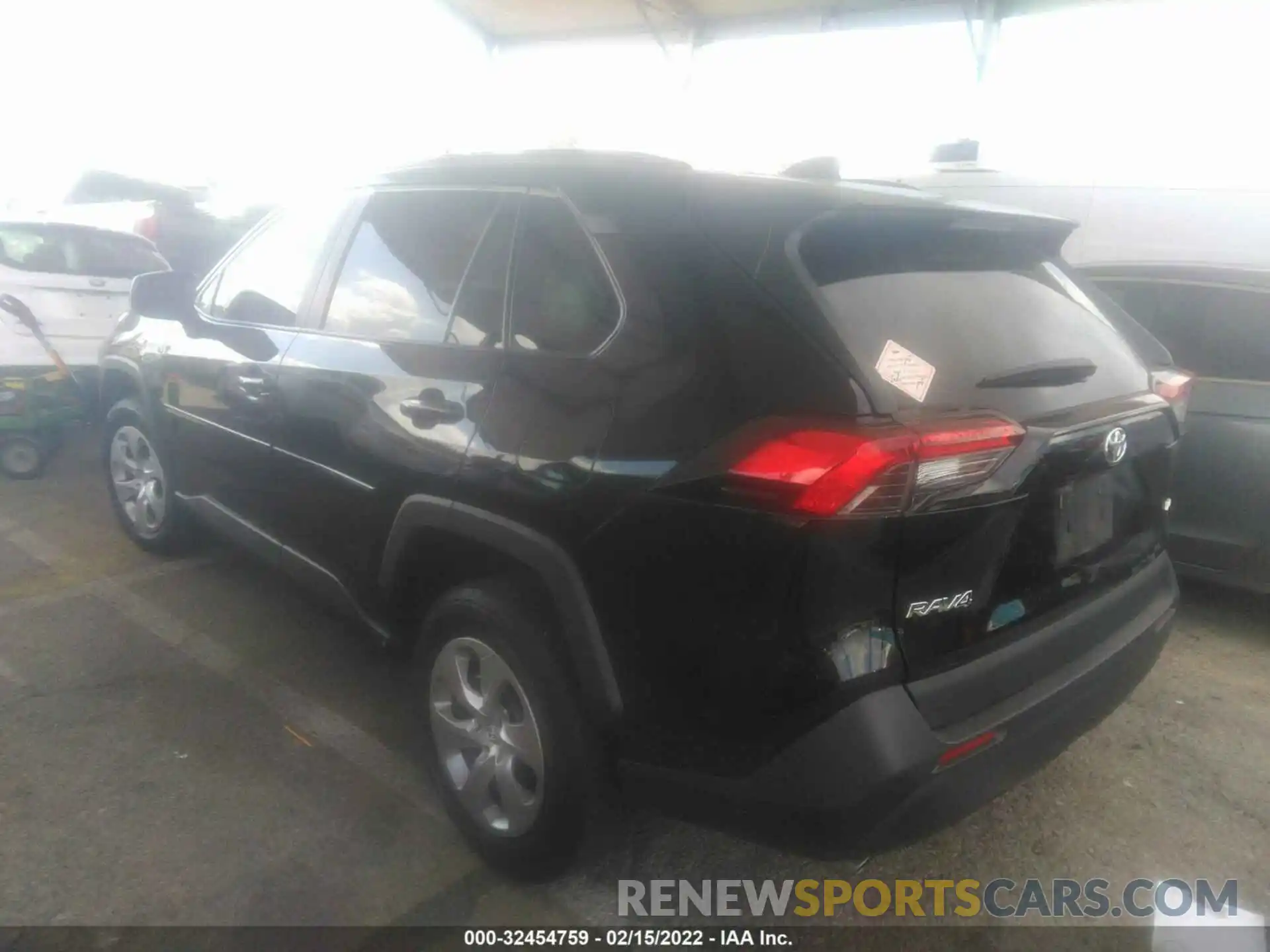 3 Photograph of a damaged car 2T3H1RFVXLC083073 TOYOTA RAV4 2020