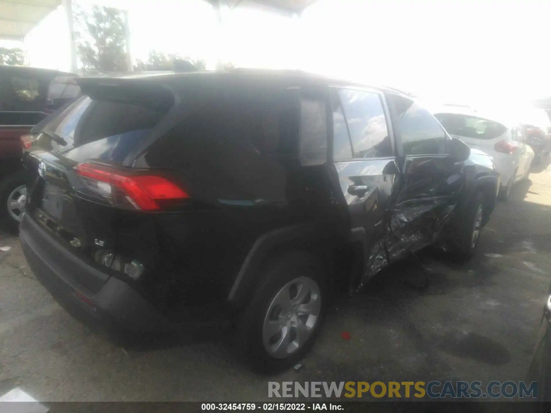 4 Photograph of a damaged car 2T3H1RFVXLC083073 TOYOTA RAV4 2020