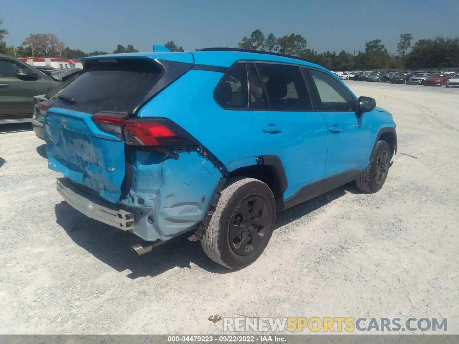 4 Photograph of a damaged car 2T3H1RFVXLC085762 TOYOTA RAV4 2020