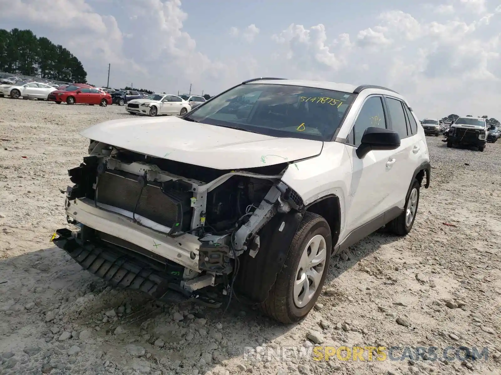 2 Photograph of a damaged car 2T3H1RFVXLW058320 TOYOTA RAV4 2020