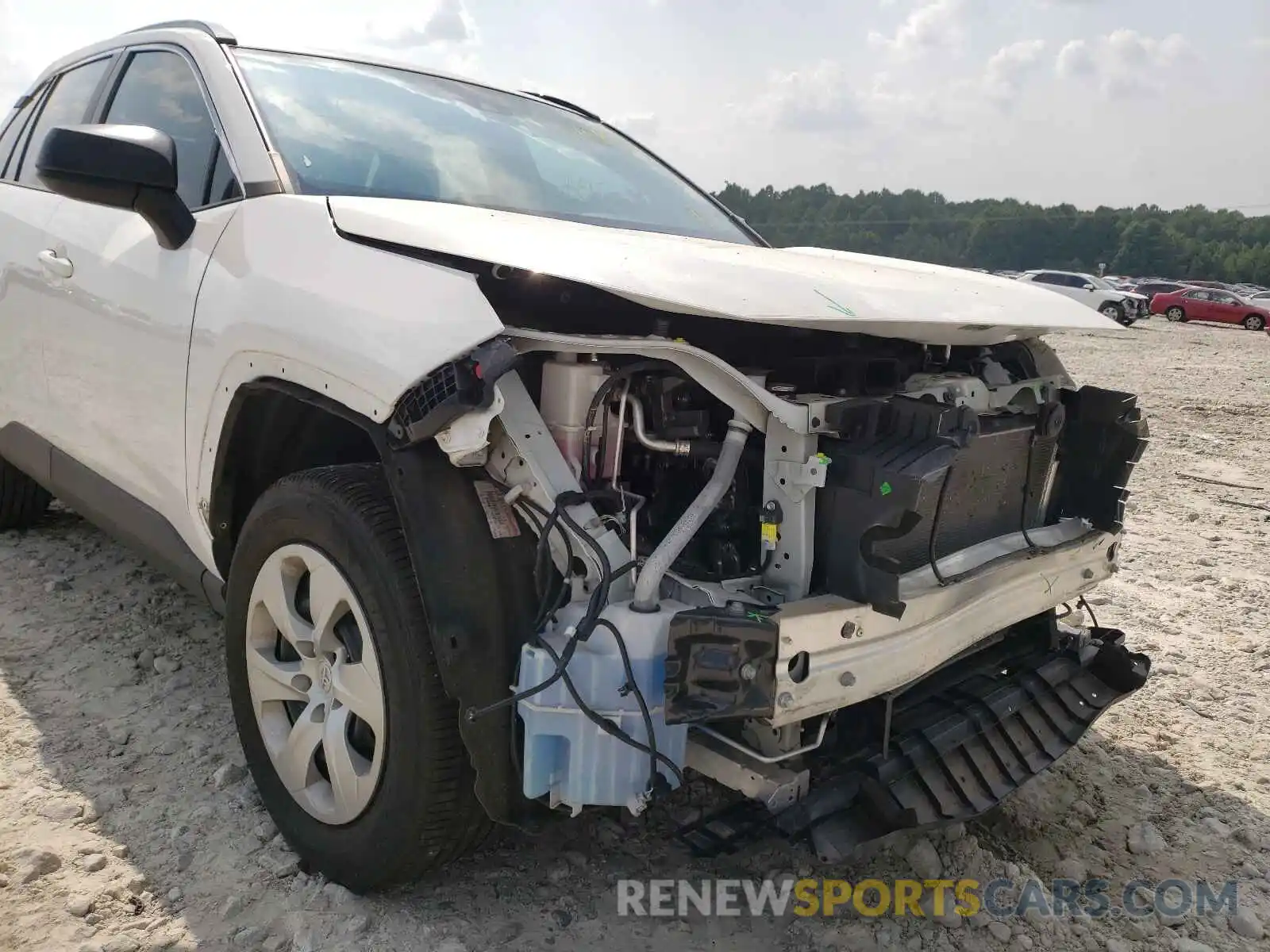 9 Photograph of a damaged car 2T3H1RFVXLW058320 TOYOTA RAV4 2020