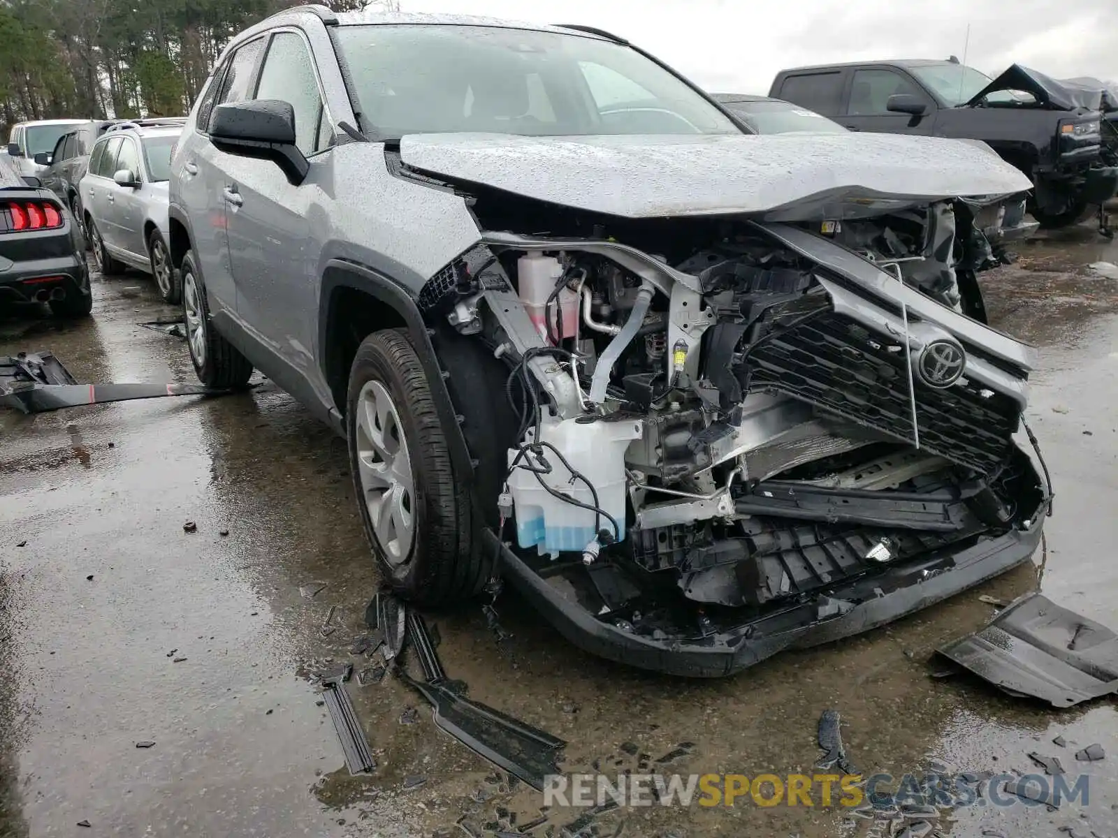 1 Photograph of a damaged car 2T3H1RFVXLW070290 TOYOTA RAV4 2020