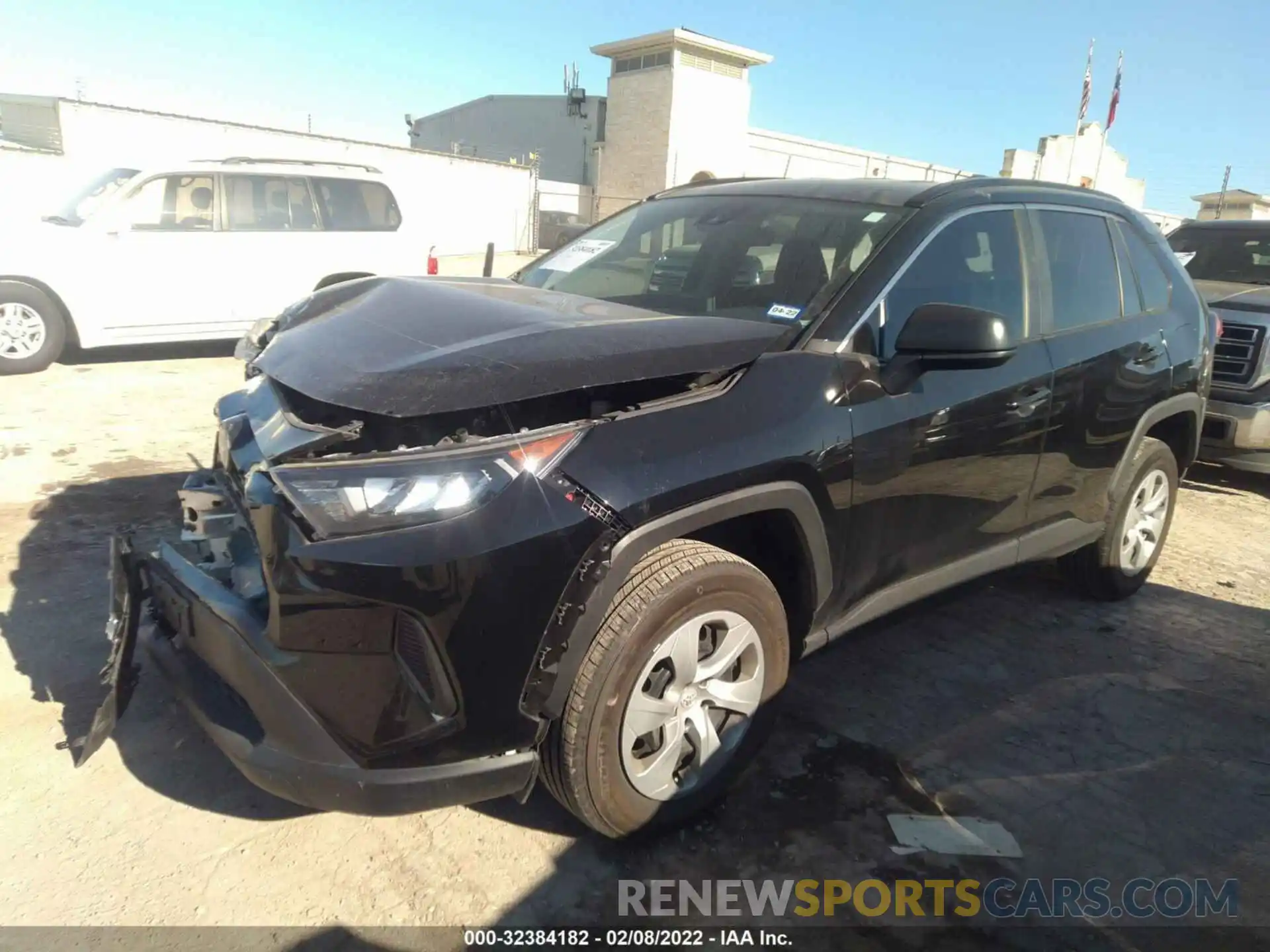 2 Photograph of a damaged car 2T3H1RFVXLW078728 TOYOTA RAV4 2020