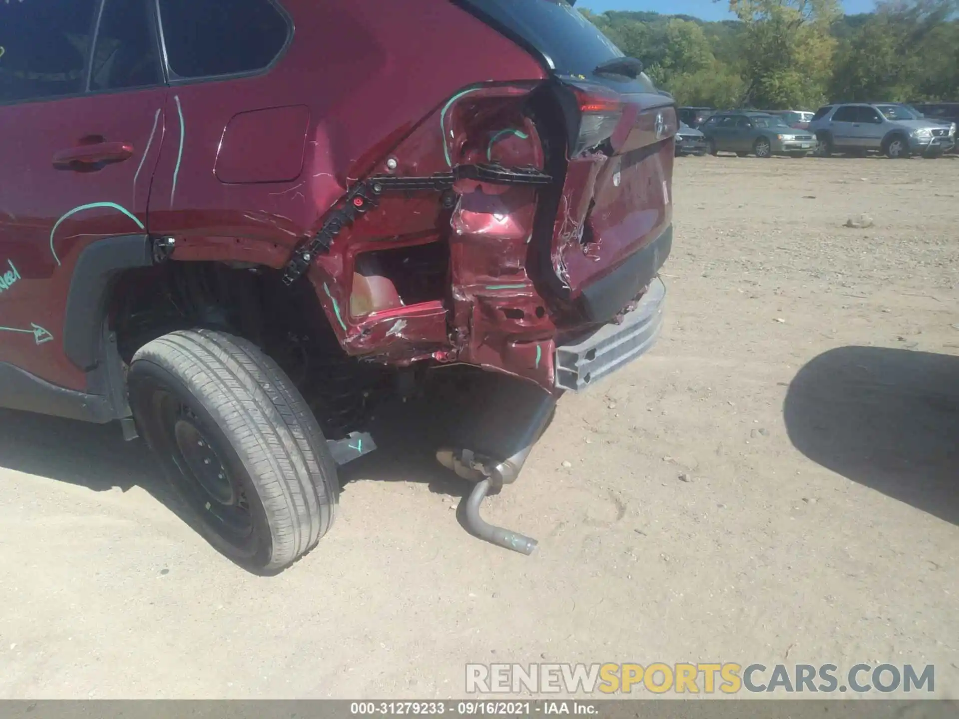 6 Photograph of a damaged car 2T3H1RFVXLW078910 TOYOTA RAV4 2020