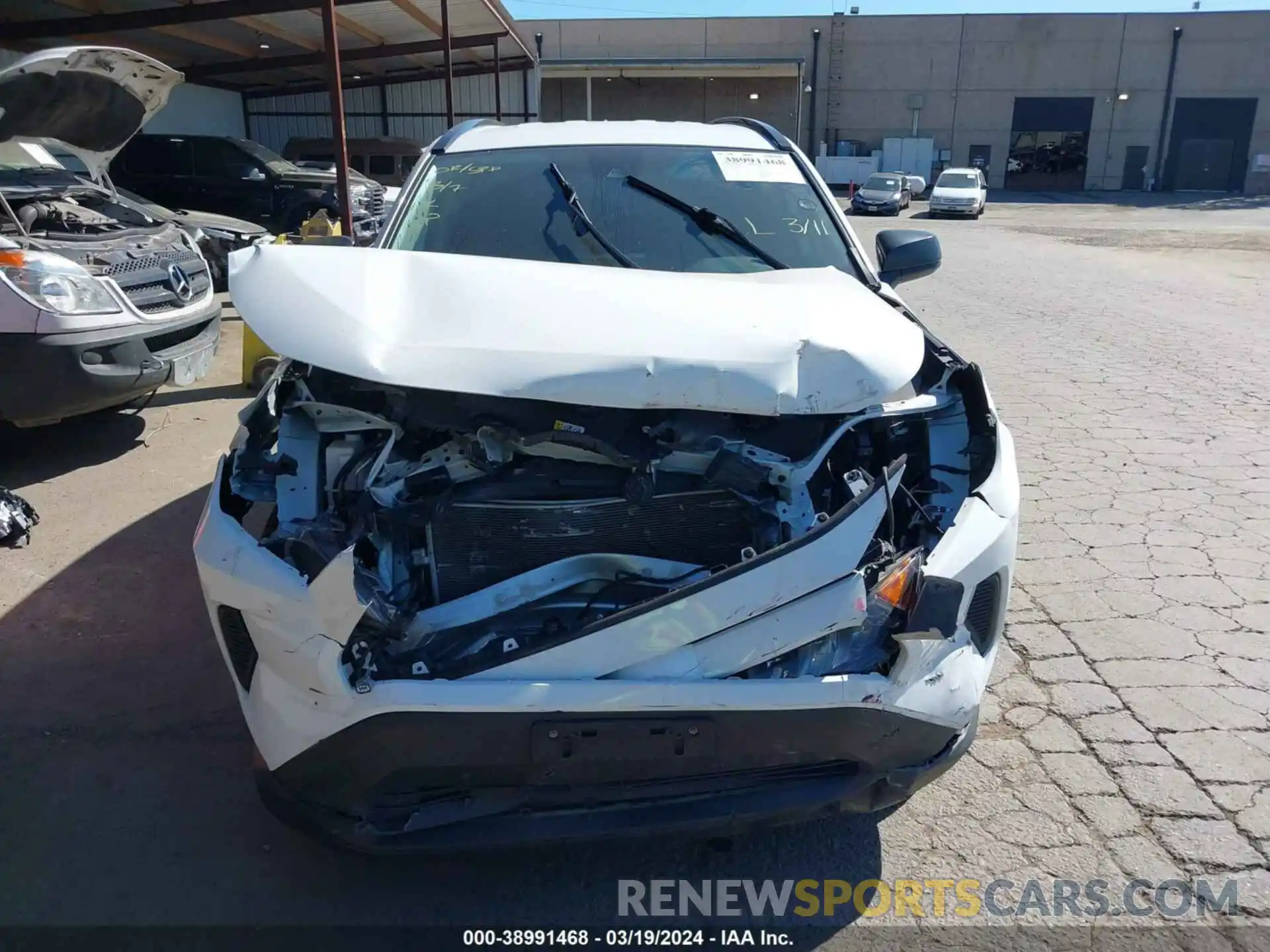 6 Photograph of a damaged car 2T3H1RFVXLW079653 TOYOTA RAV4 2020