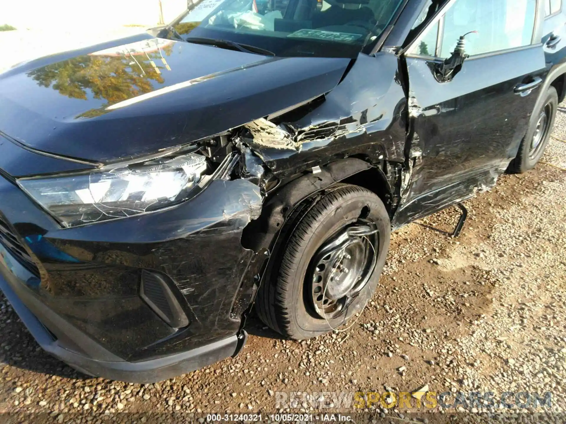 6 Photograph of a damaged car 2T3H1RFVXLW096906 TOYOTA RAV4 2020