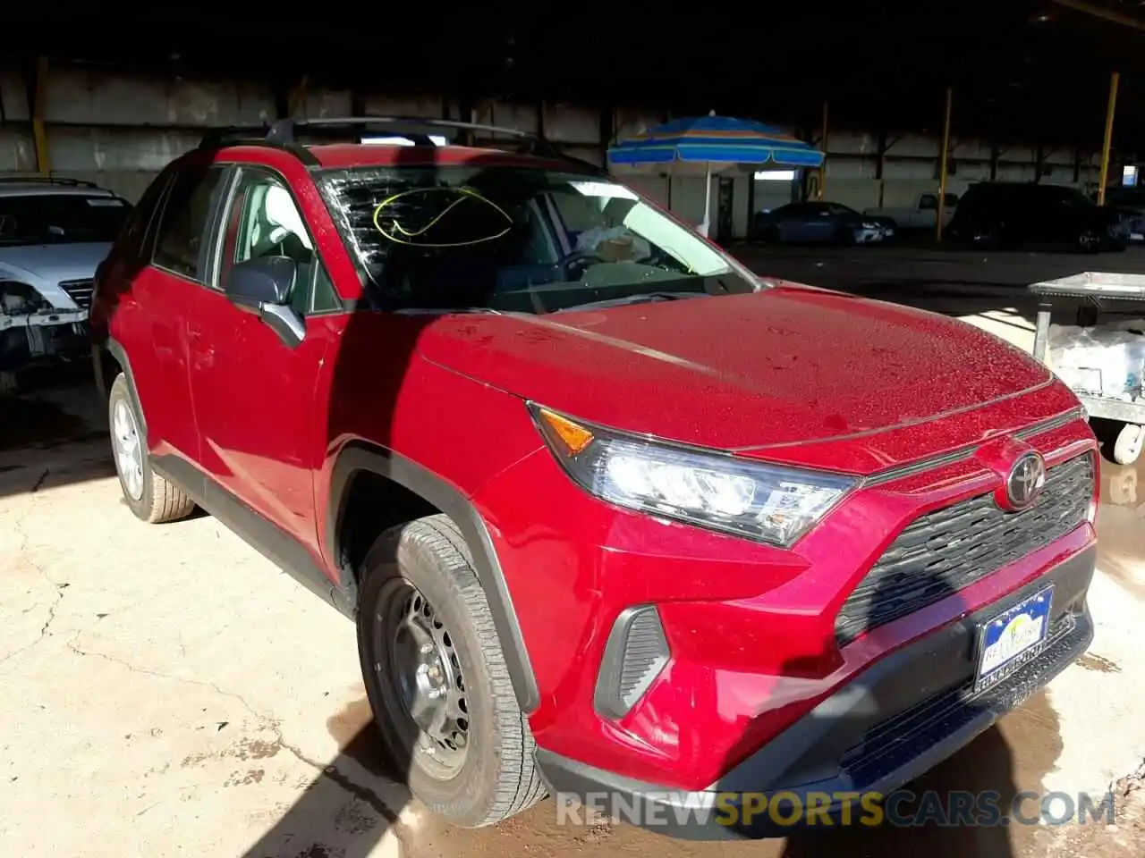 1 Photograph of a damaged car 2T3H1RFVXLW098588 TOYOTA RAV4 2020