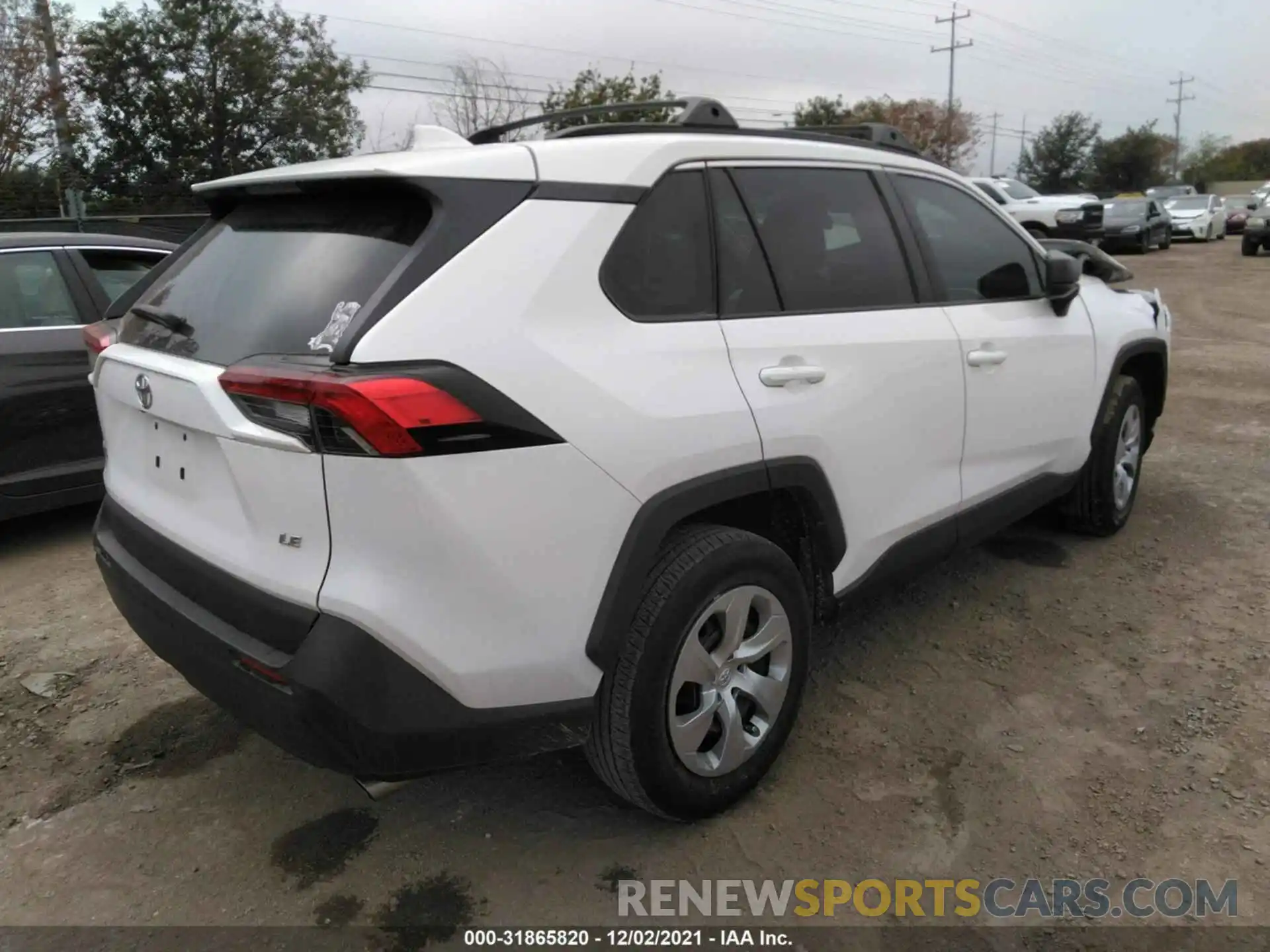 4 Photograph of a damaged car 2T3H1RFVXLW100792 TOYOTA RAV4 2020