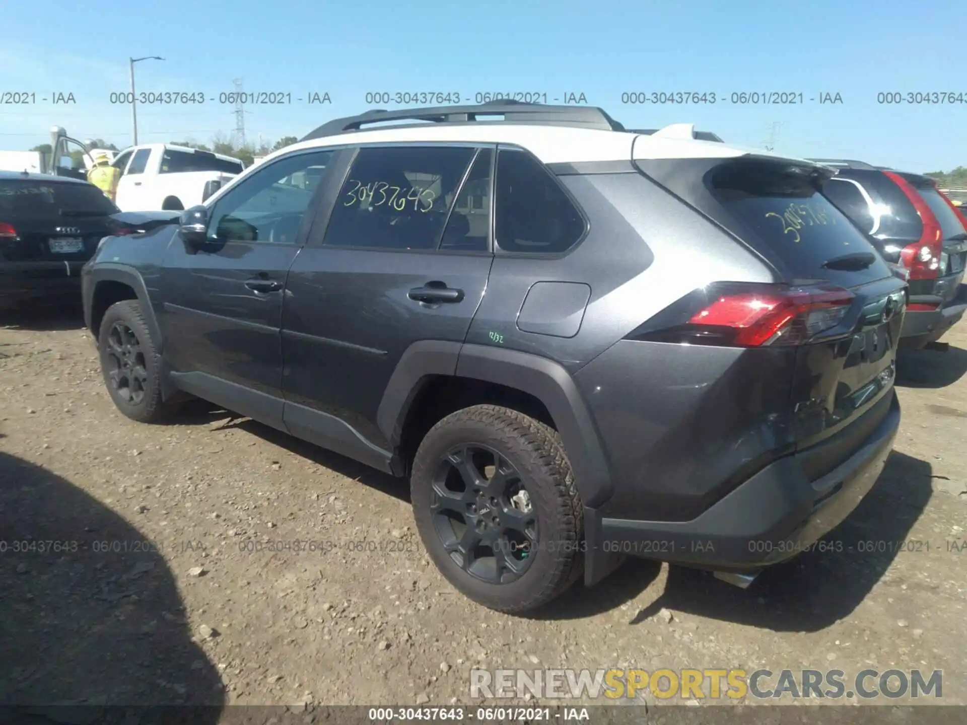 3 Photograph of a damaged car 2T3J1RFV0LC084962 TOYOTA RAV4 2020