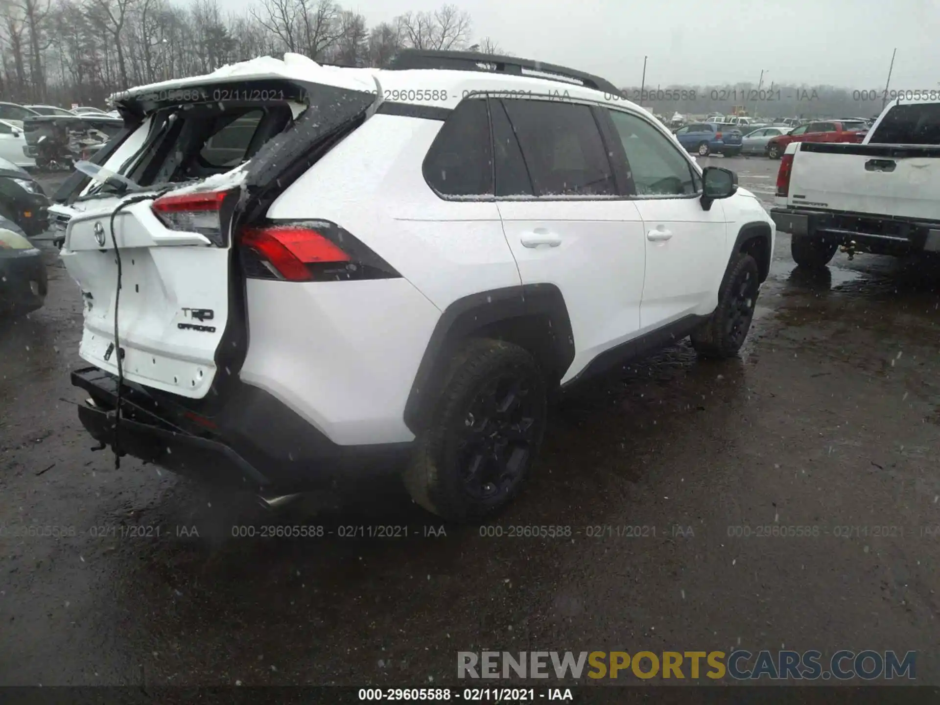 4 Photograph of a damaged car 2T3J1RFV1LC095808 TOYOTA RAV4 2020