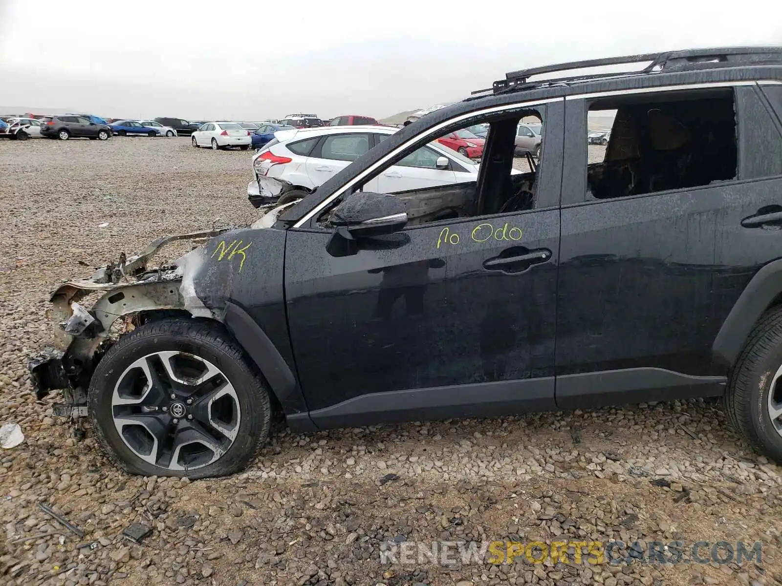 10 Photograph of a damaged car 2T3J1RFV1LC121856 TOYOTA RAV4 2020