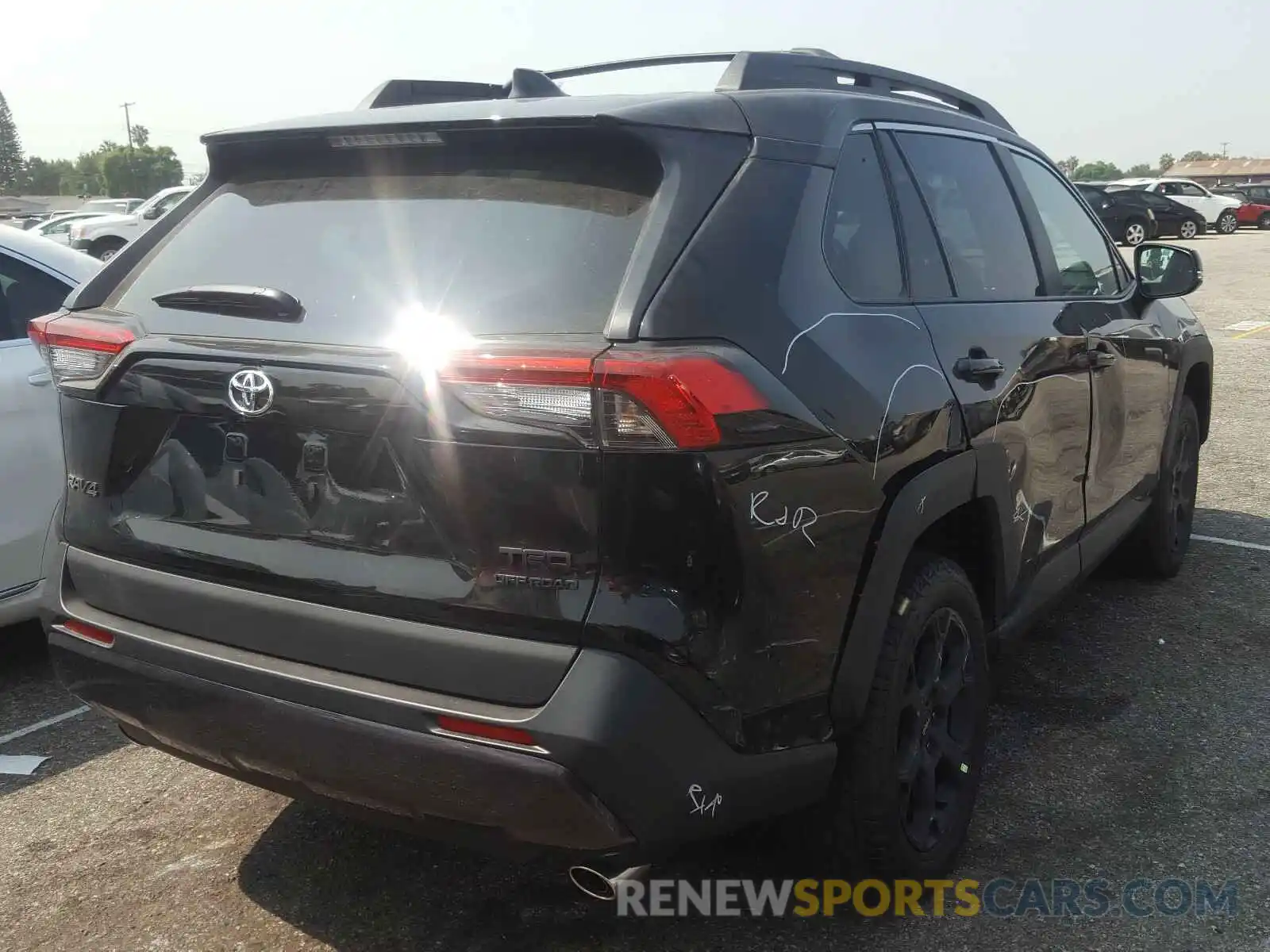 4 Photograph of a damaged car 2T3J1RFV1LC131383 TOYOTA RAV4 2020