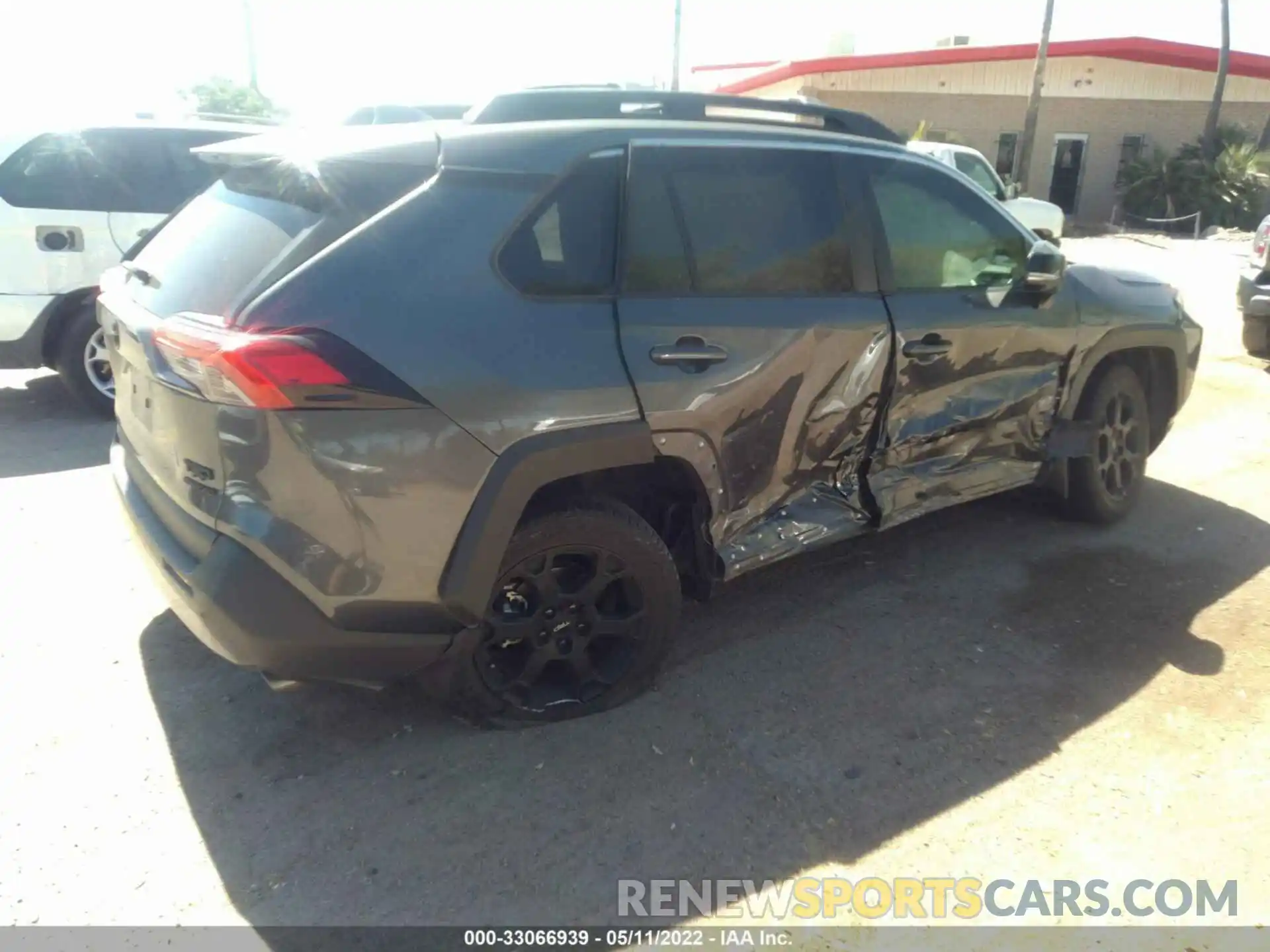 4 Photograph of a damaged car 2T3J1RFV2LC062252 TOYOTA RAV4 2020