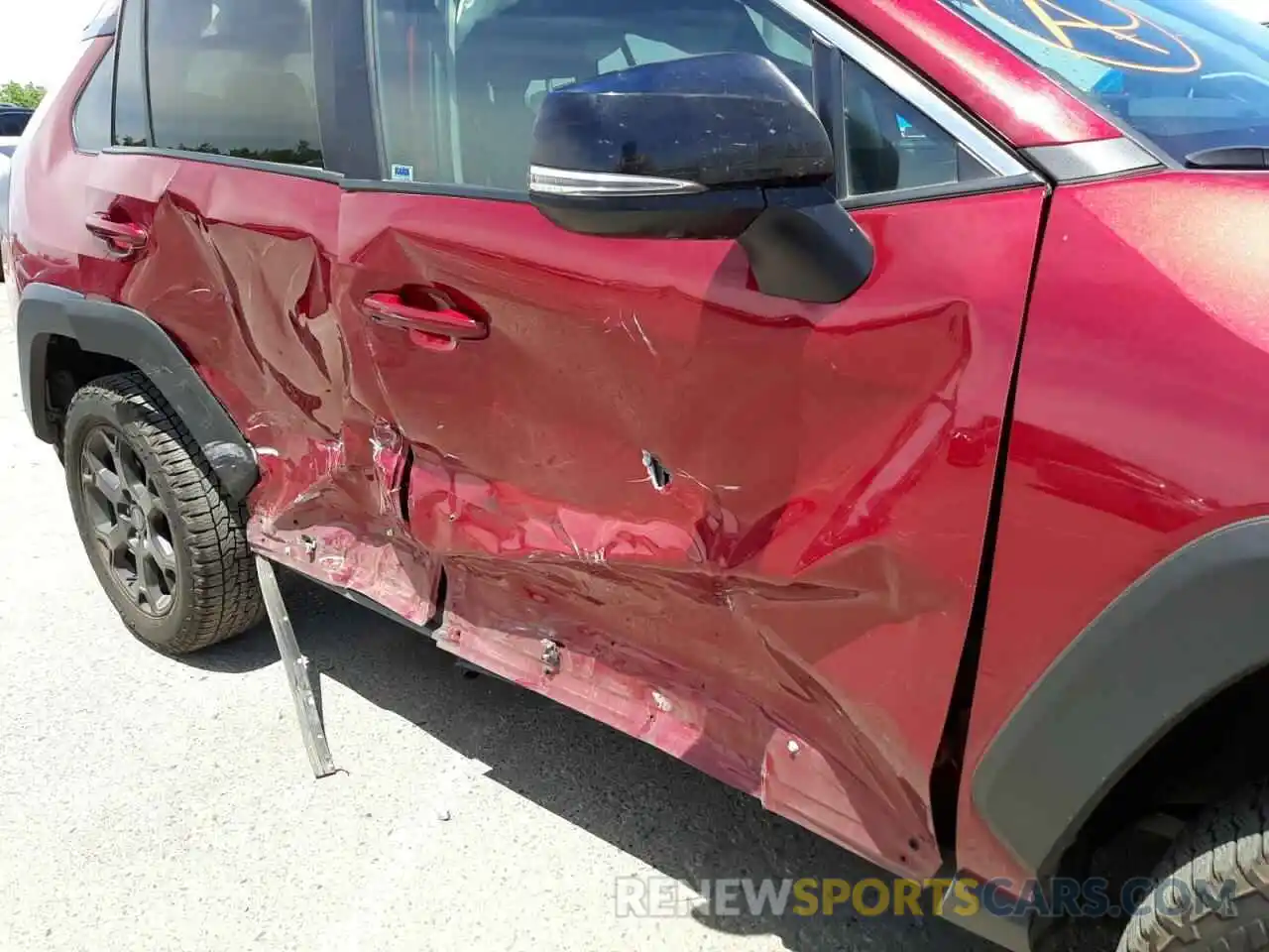 9 Photograph of a damaged car 2T3J1RFV2LC080640 TOYOTA RAV4 2020