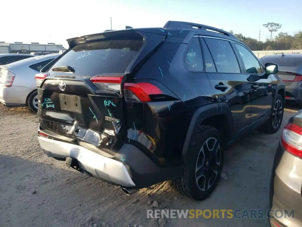 4 Photograph of a damaged car 2T3J1RFV2LC128721 TOYOTA RAV4 2020