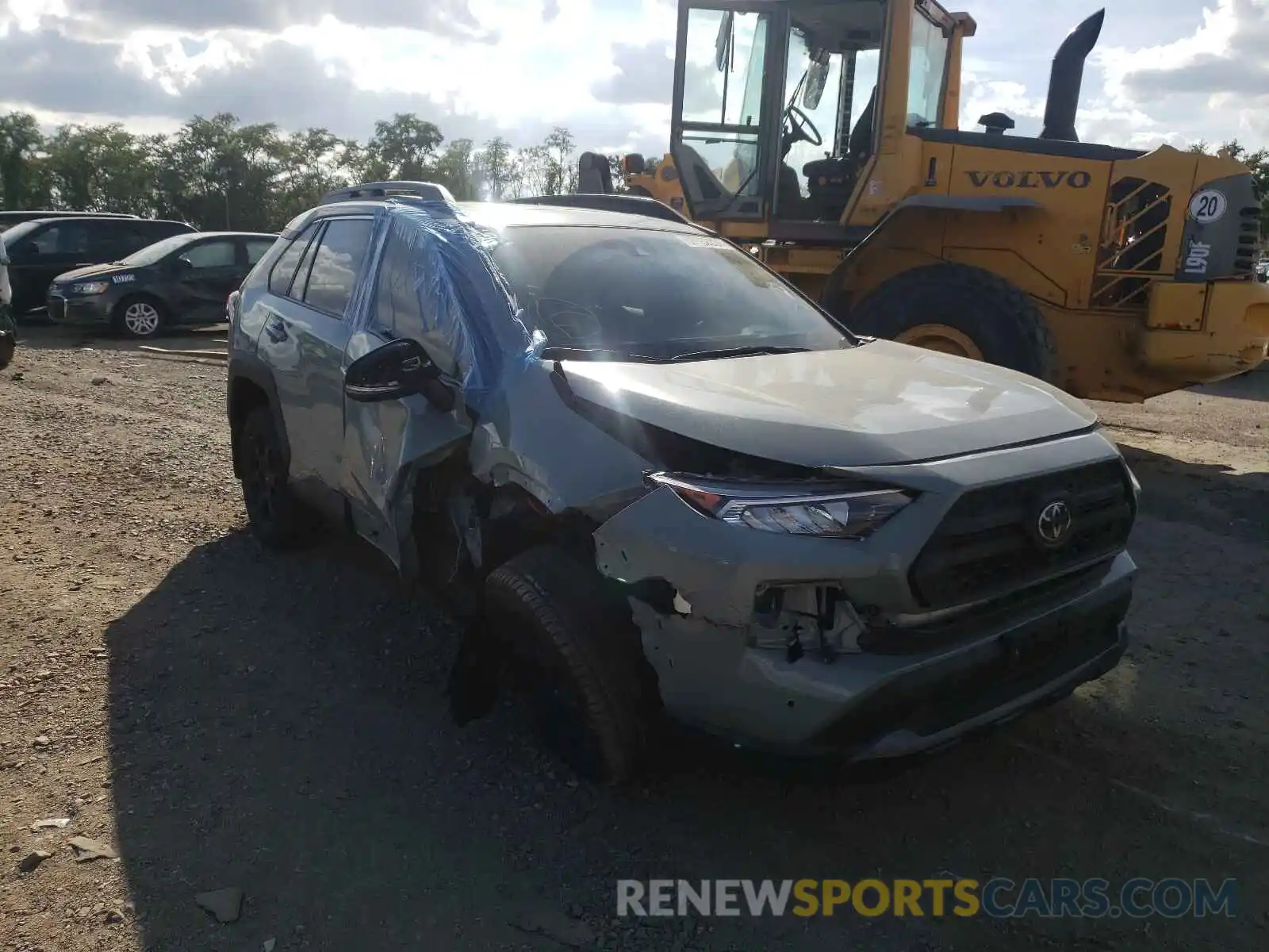 1 Photograph of a damaged car 2T3J1RFV3LC104637 TOYOTA RAV4 2020